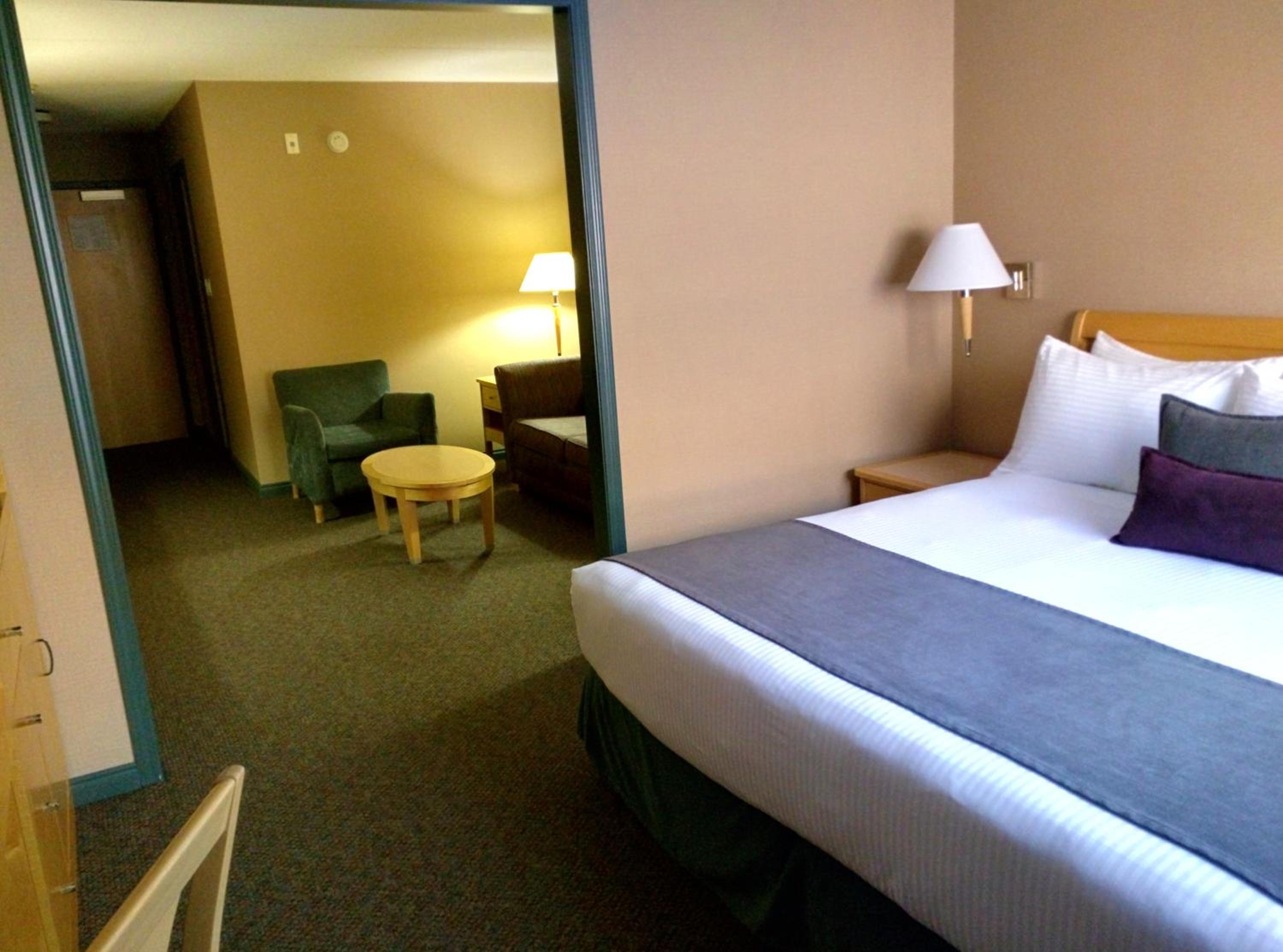 One-Bedroom Junior Suite - Non-Smoking - Photo 3