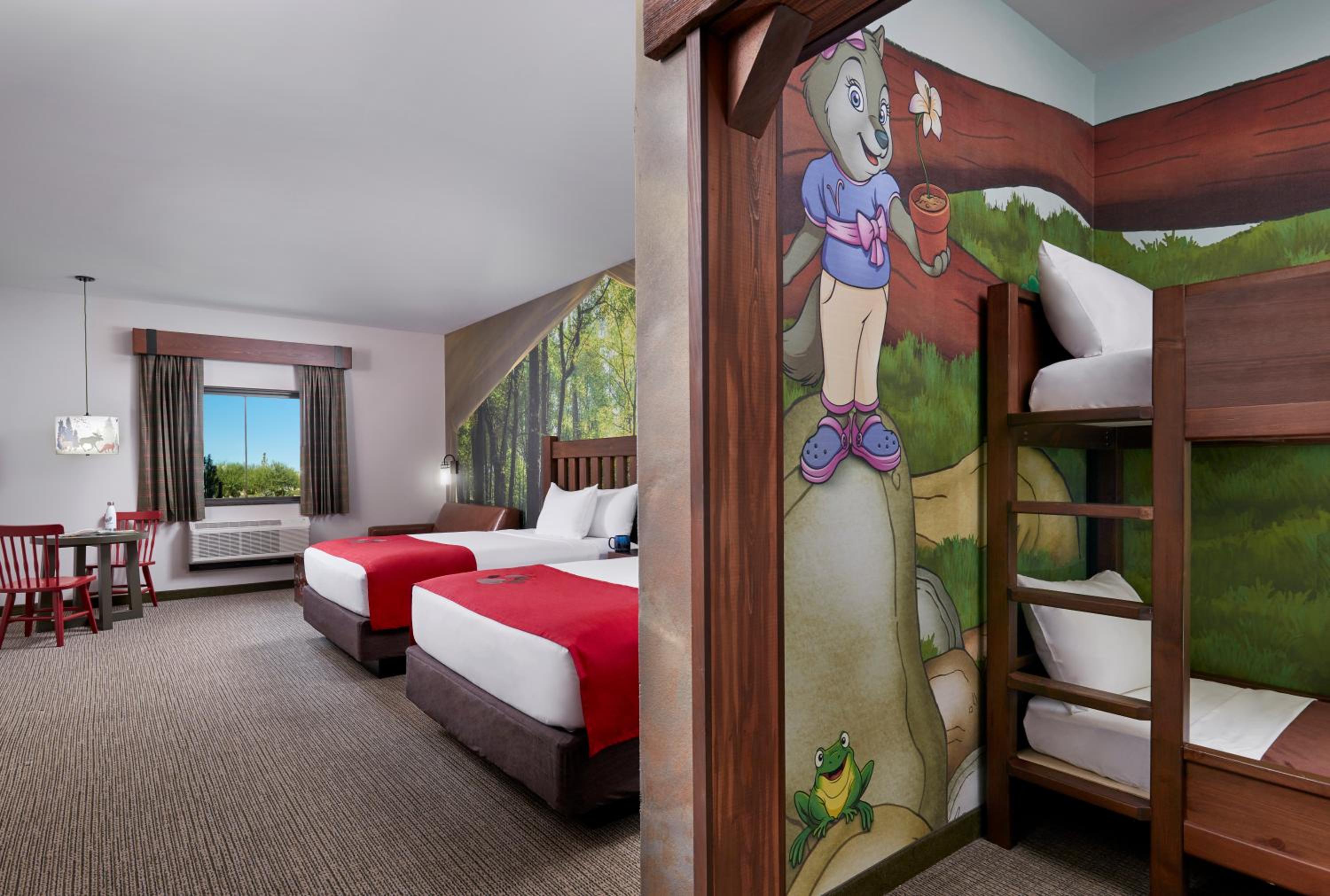 Suite - Photo 1