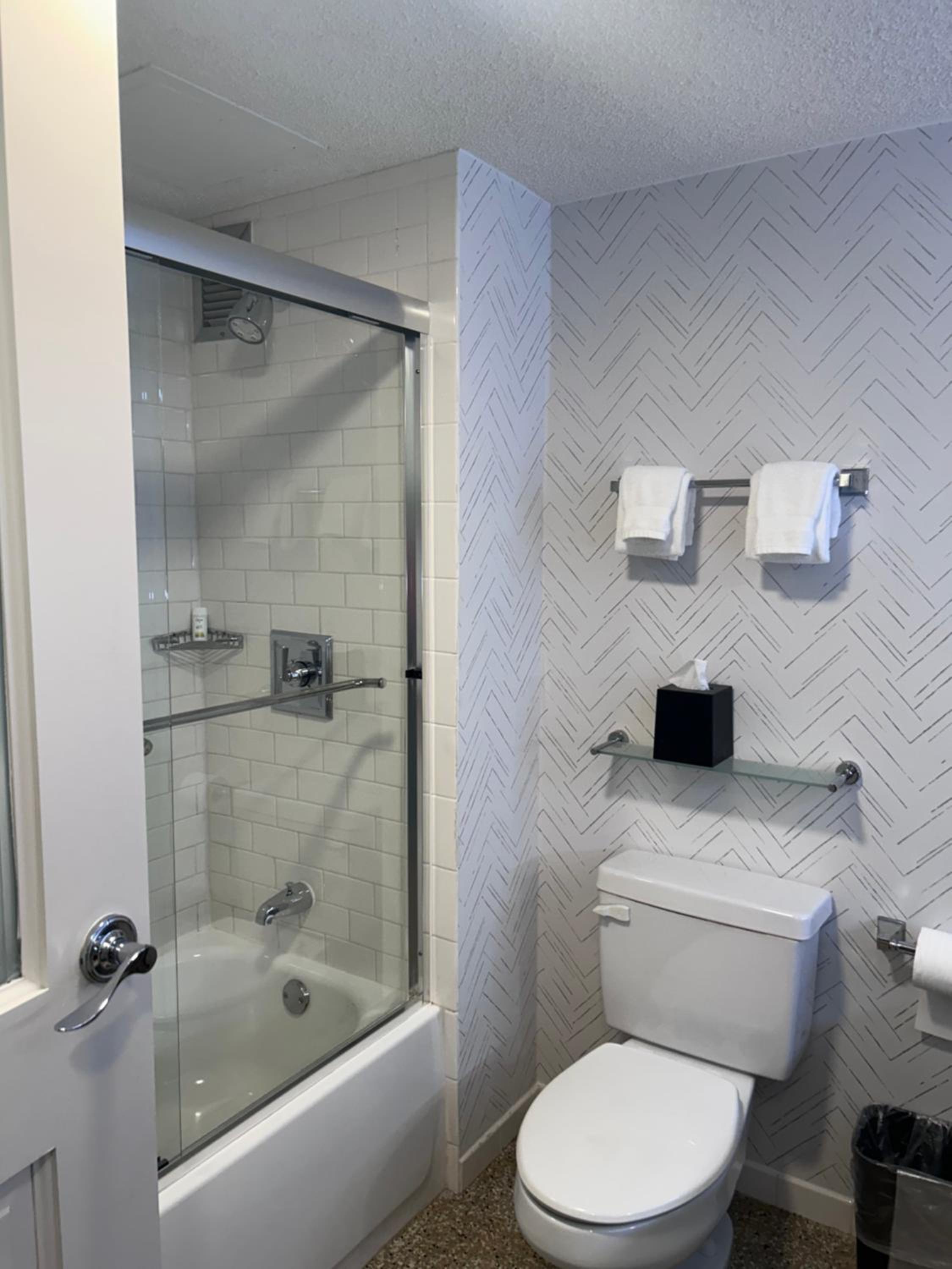 Deluxe Double Room with Two Double Beds - Non-Smoking - Photo 2