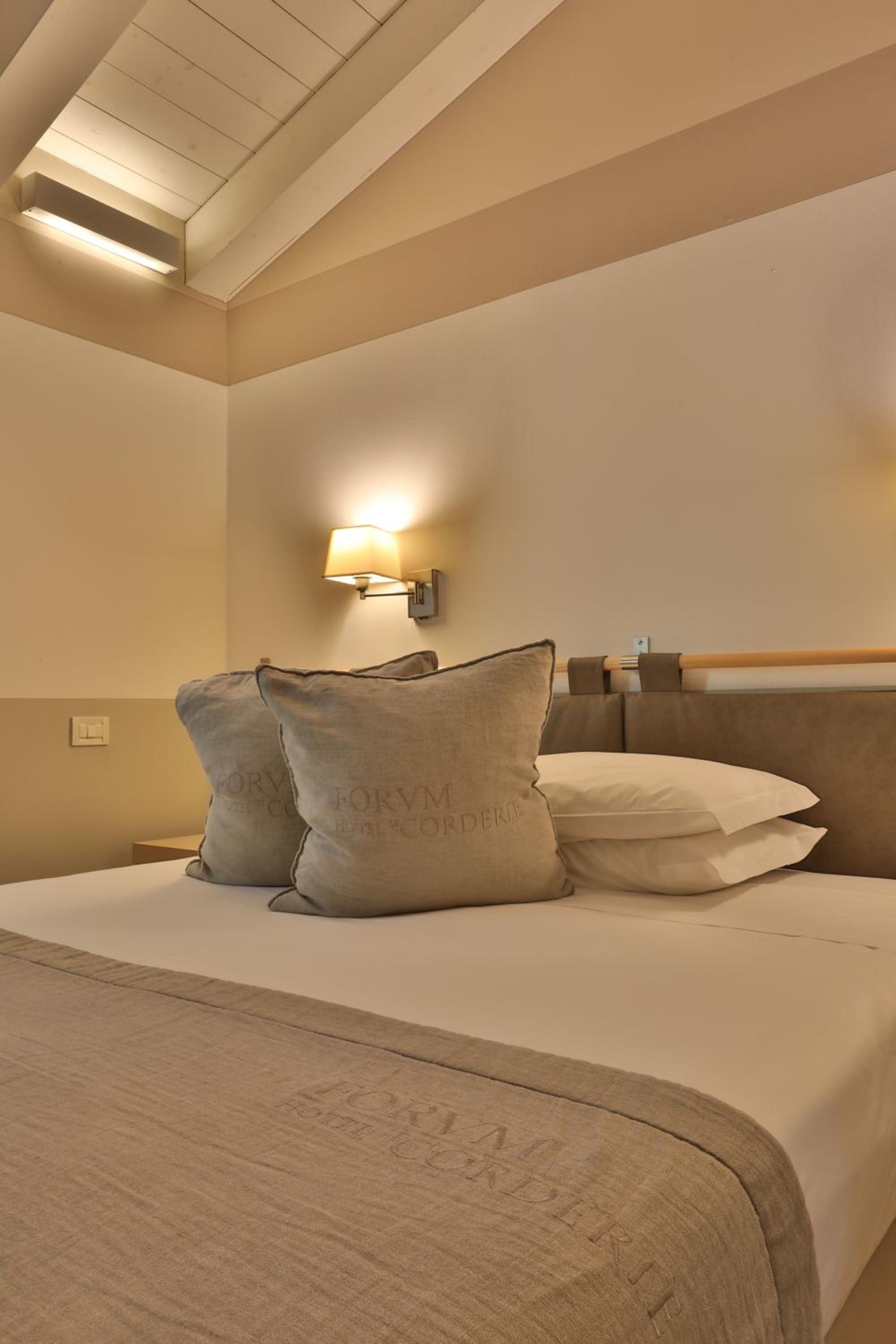 Double or Twin Room - Photo 5