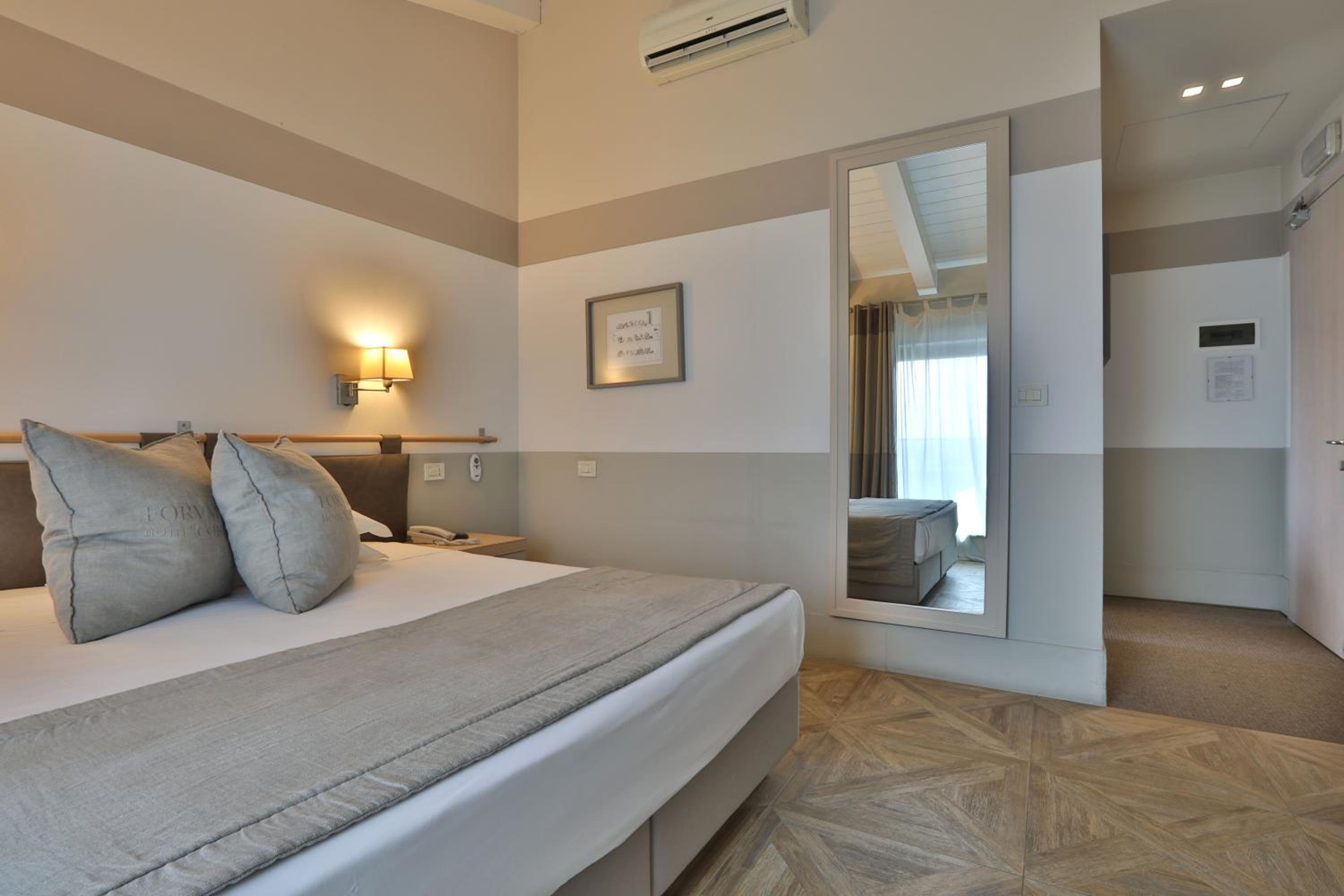 Double or Twin Room - Photo 13