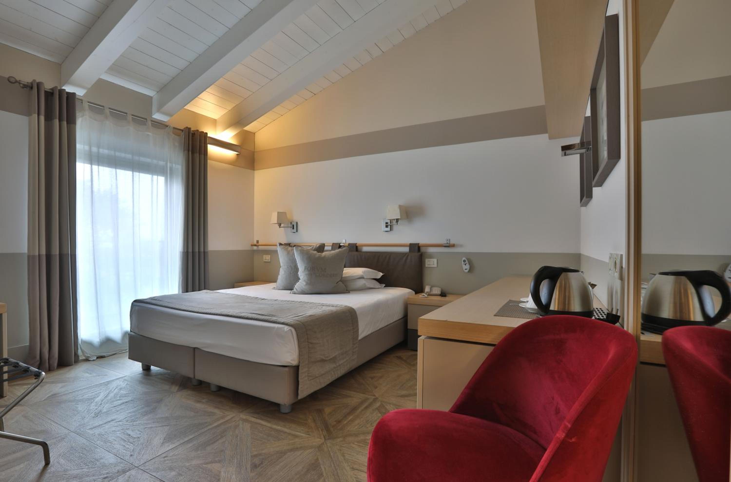Double or Twin Room - Photo 9