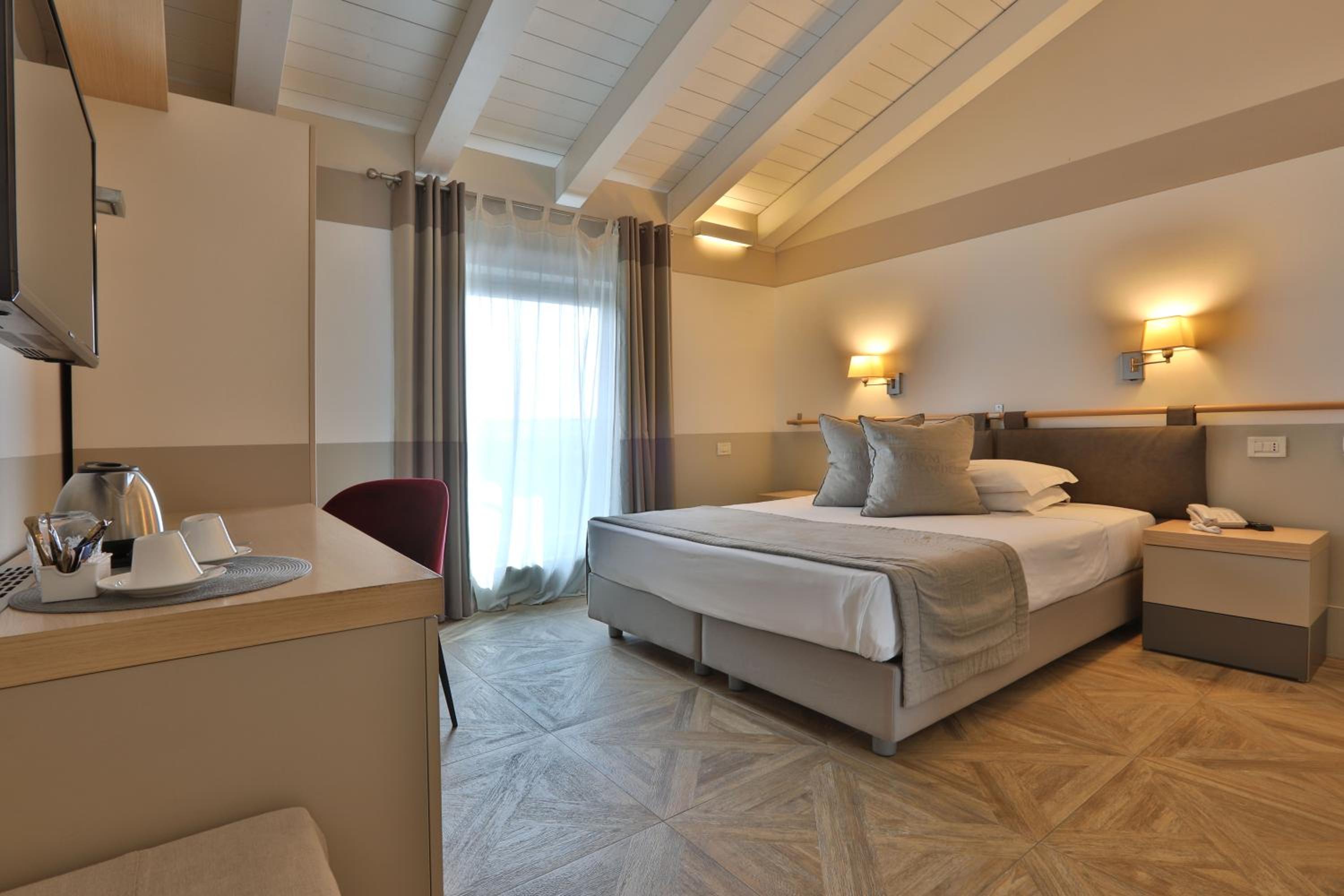 Double or Twin Room - Photo 10