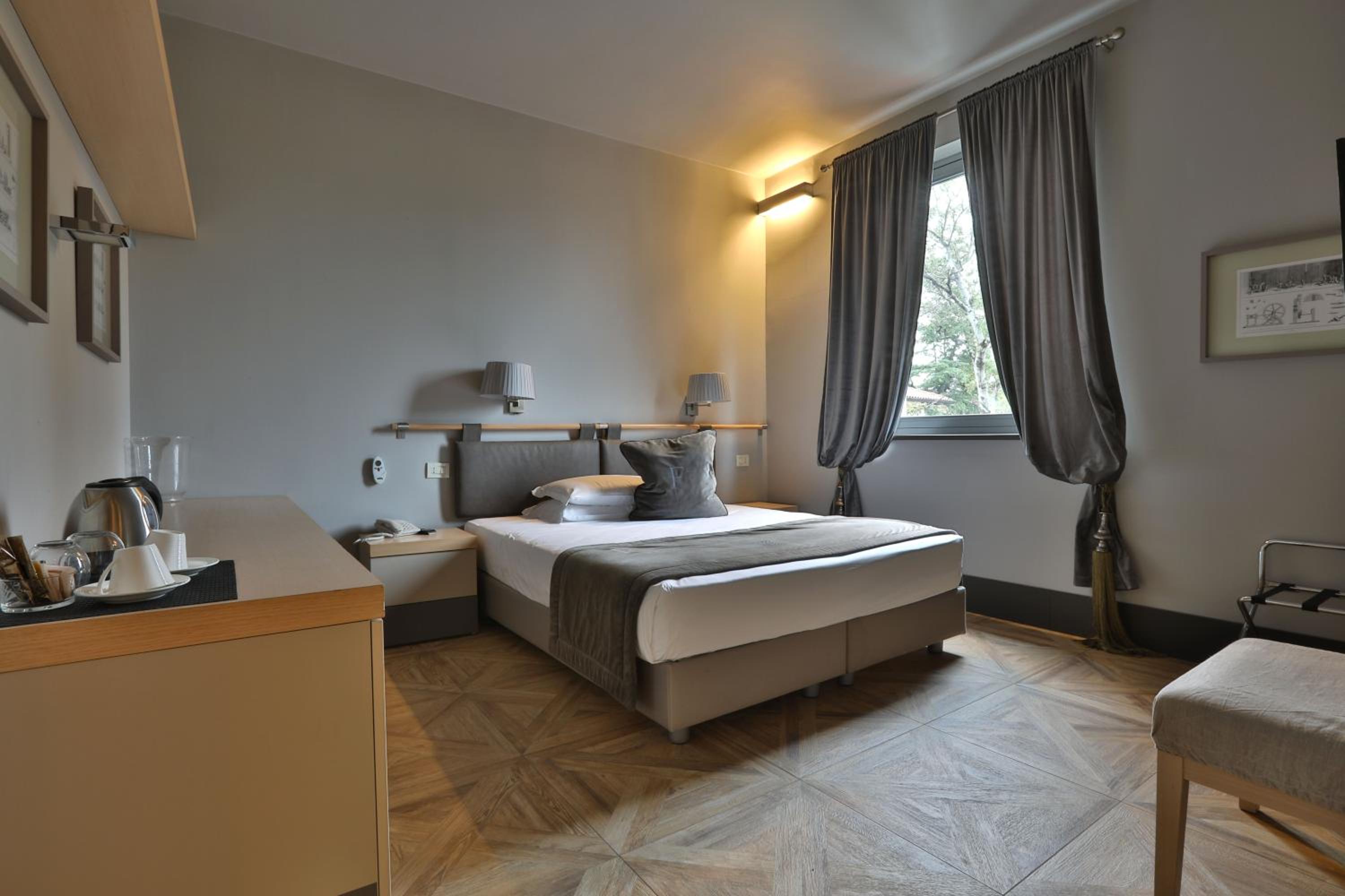 Double or Twin Room - Photo 3
