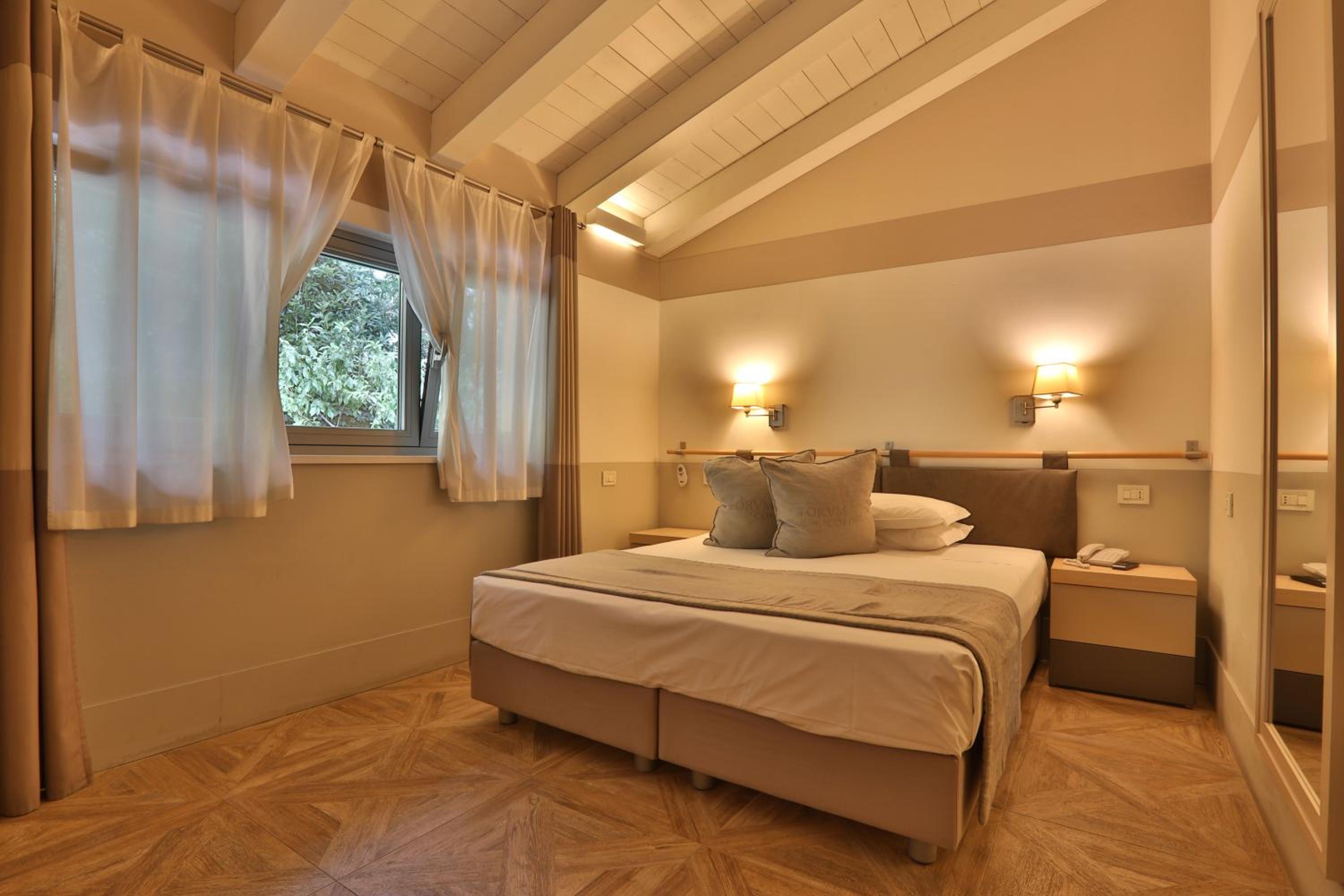 Double or Twin Room - Photo 11