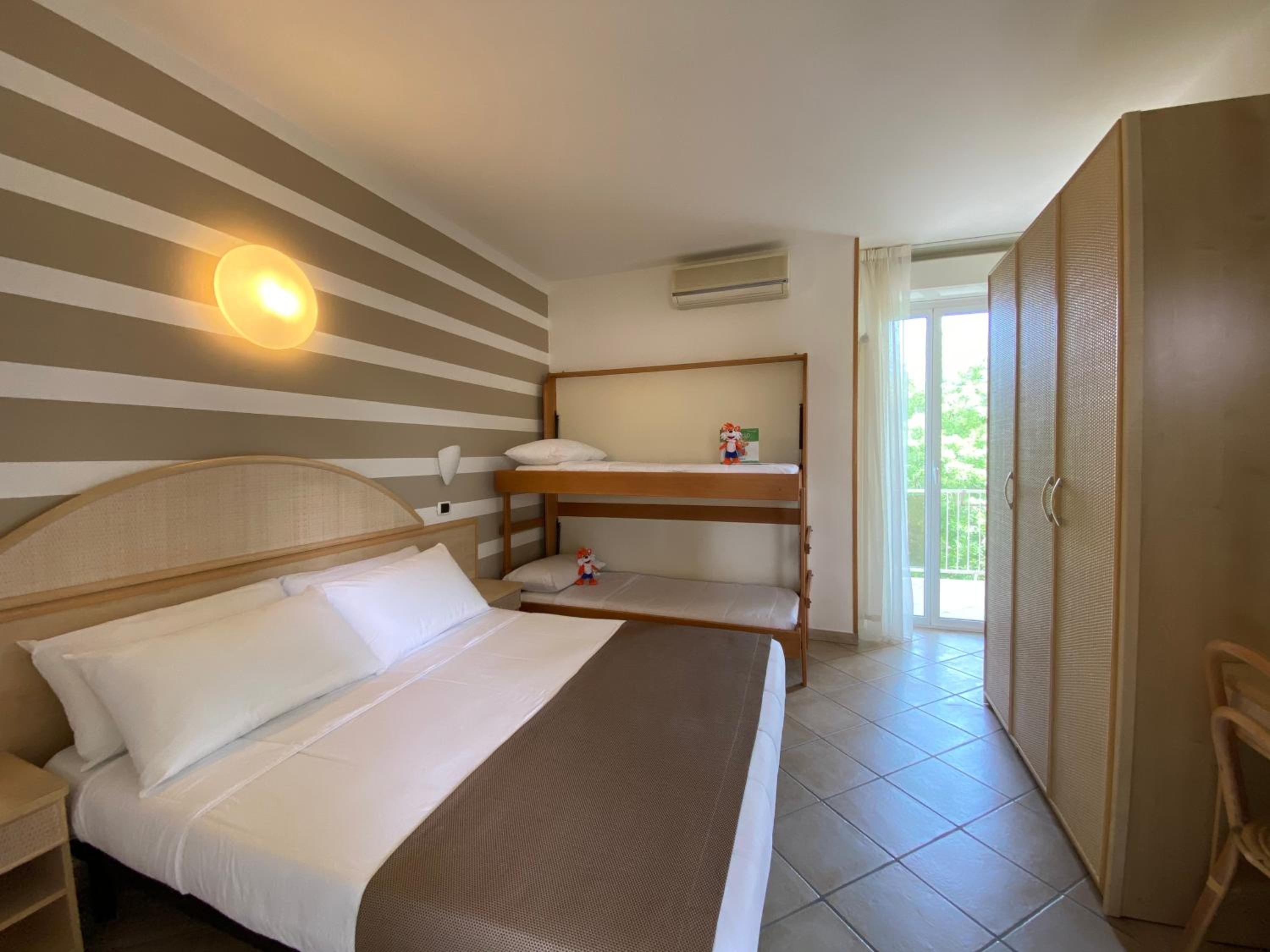 Standard Quadruple Room - Photo 1