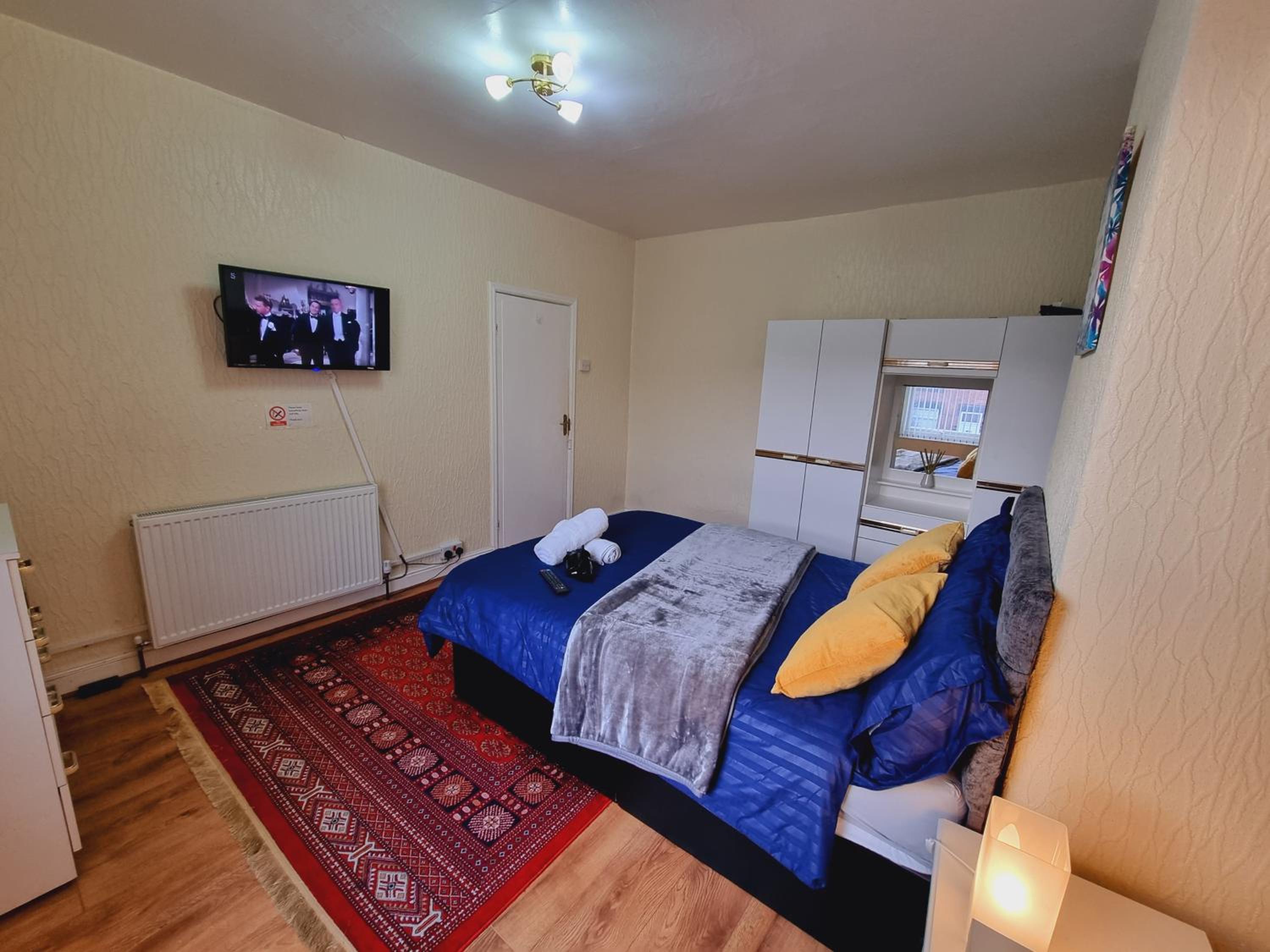 Two-Bedroom House - Photo 7