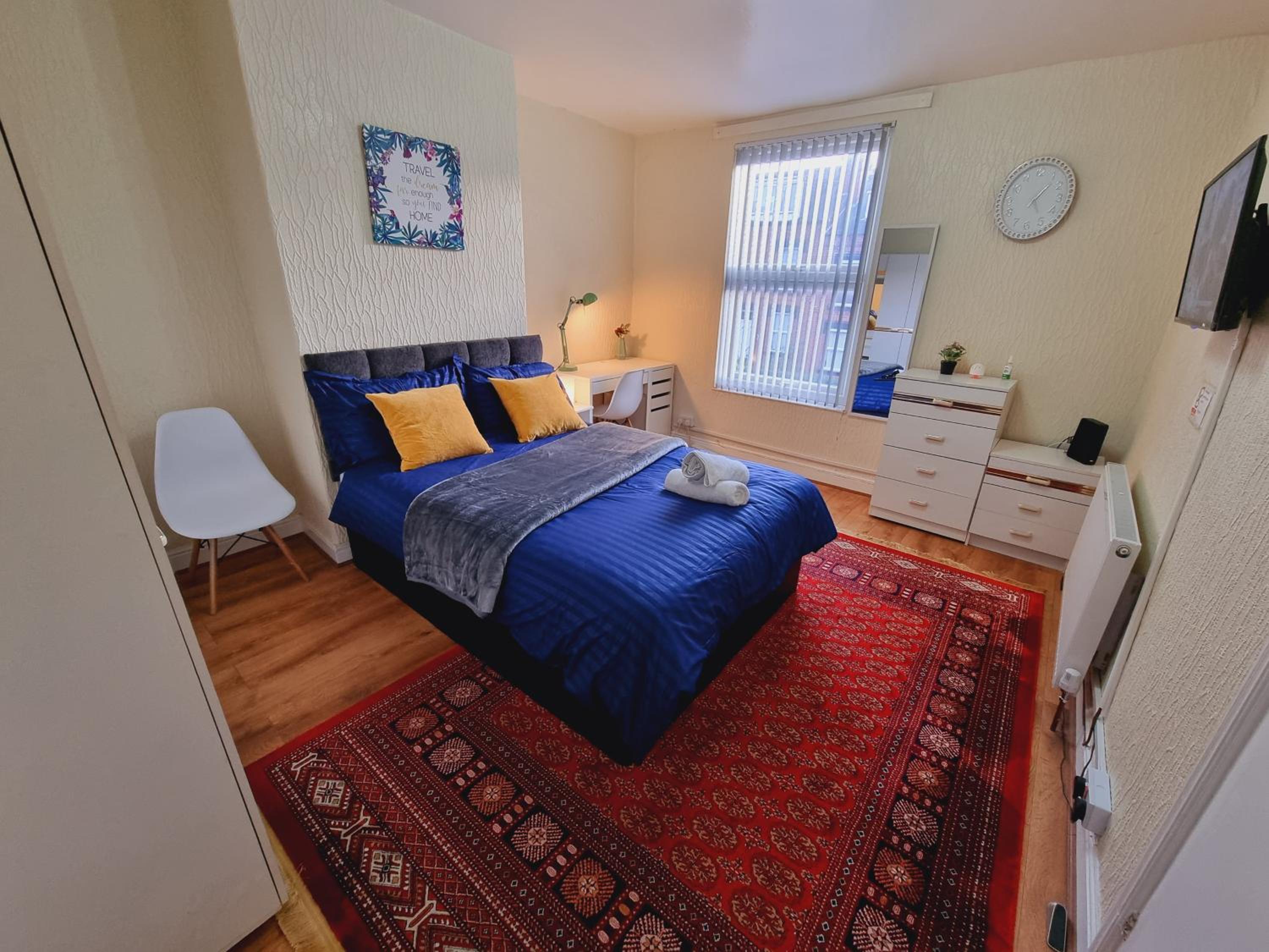 Two-Bedroom House - Photo 4