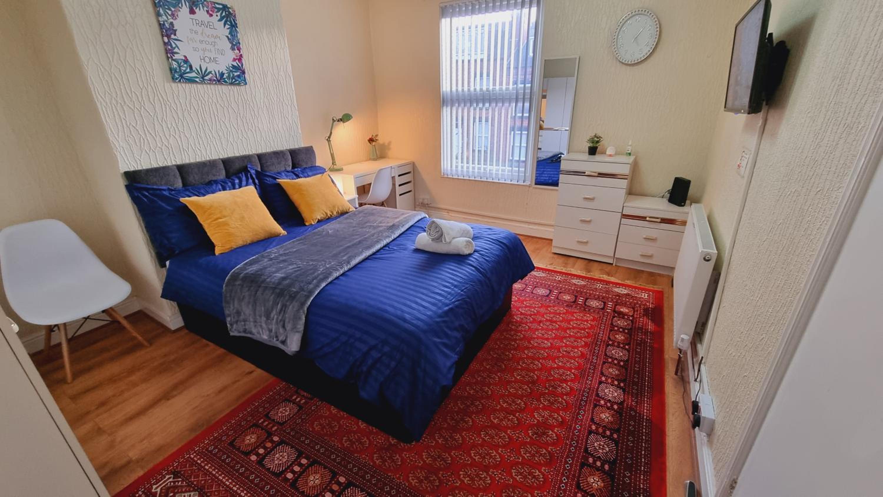 Two-Bedroom House - Photo 3