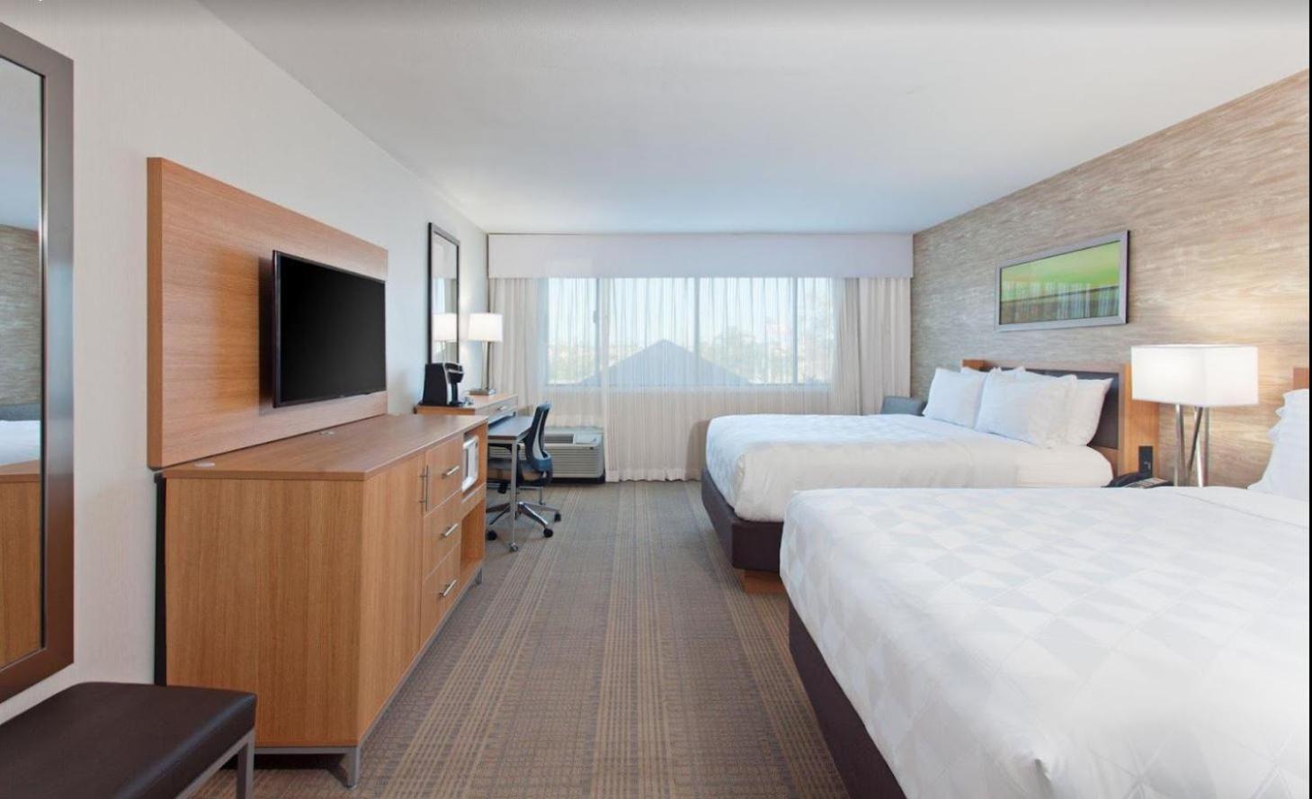 Queen Room with Two Queen Beds - Non-Smoking - Photo 1