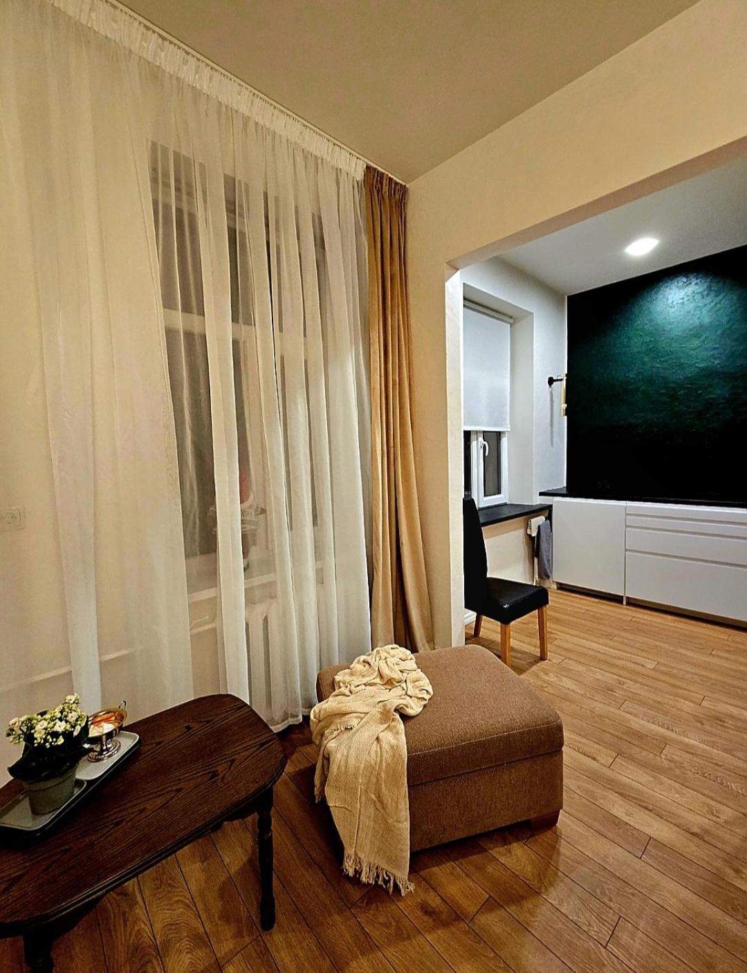 One-Bedroom Apartment photo 1