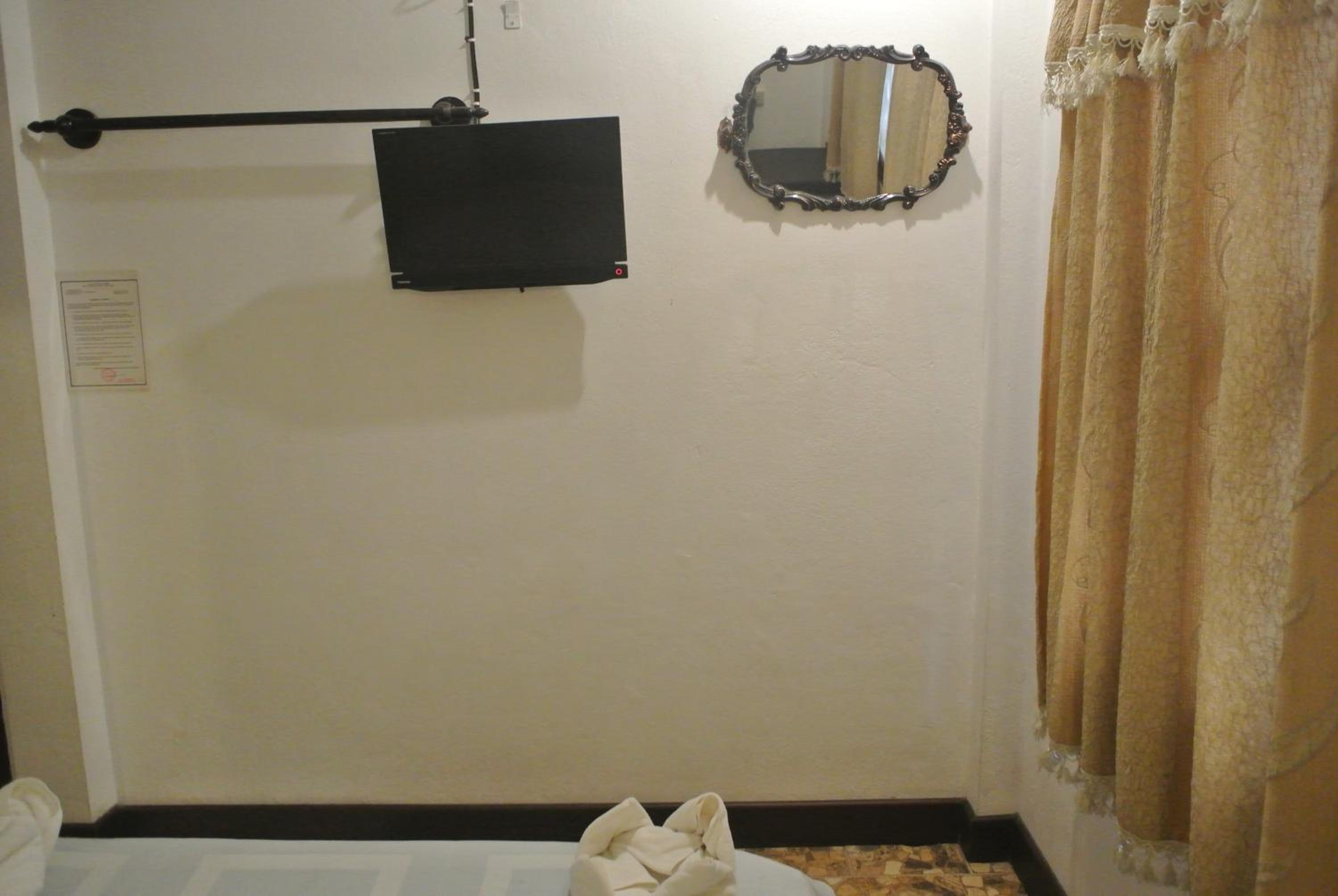 Standard Twin Room - Photo 3