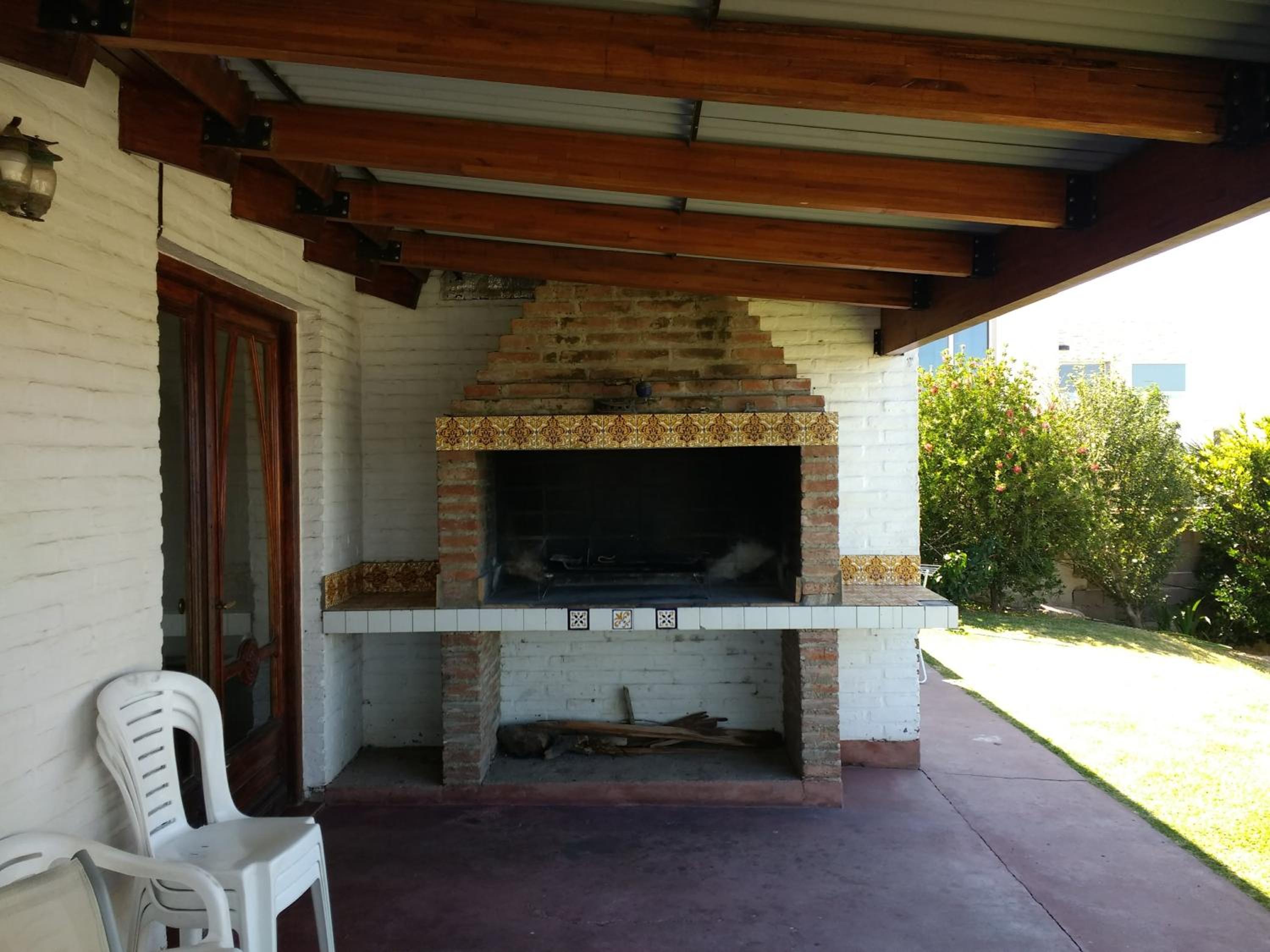 Three-Bedroom House photo 2