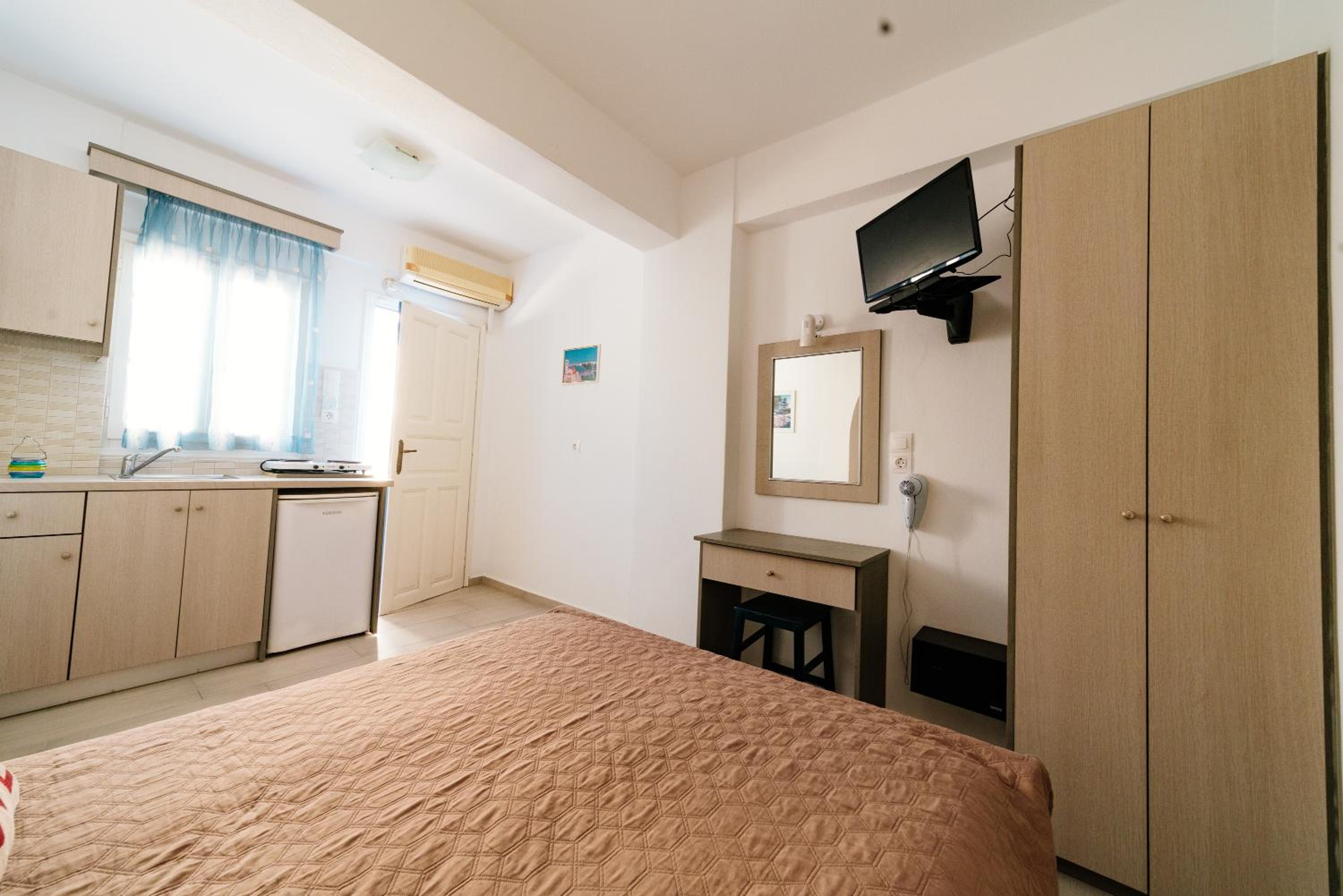 Studio (2 Adults) - Photo 10