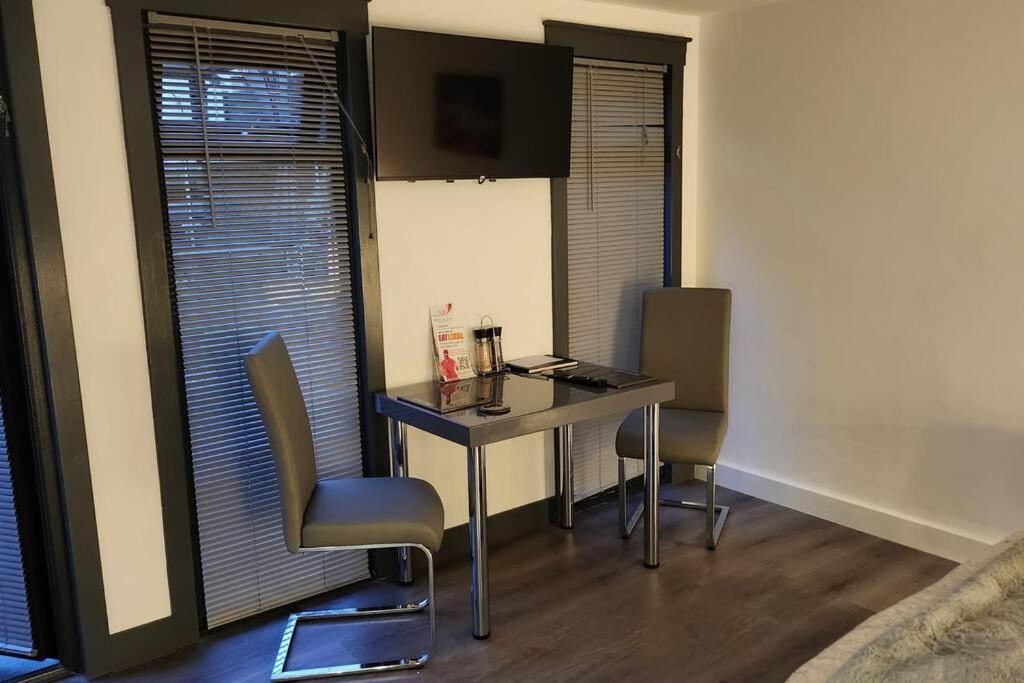 One-Bedroom Apartment photo 3