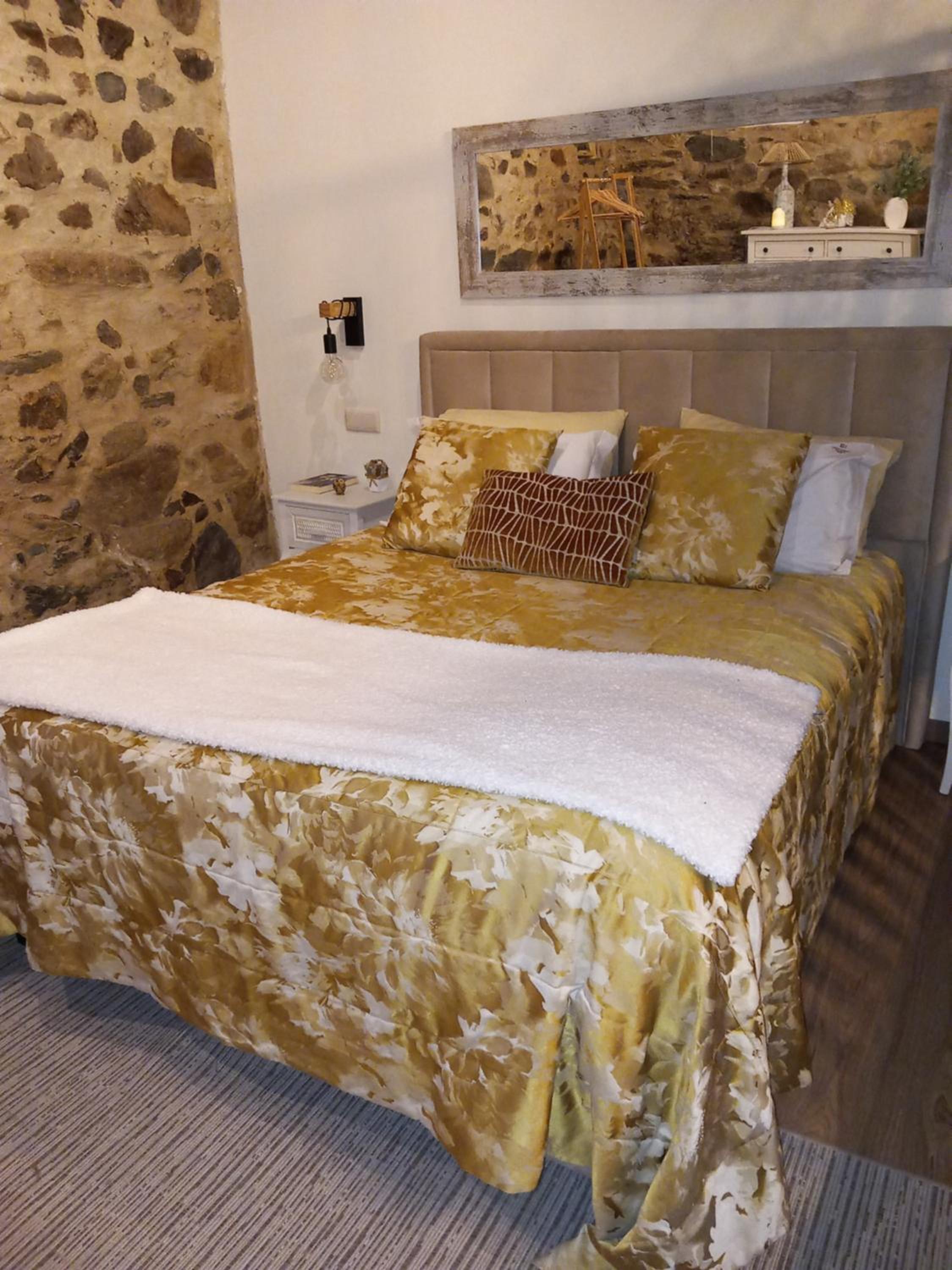 One-Bedroom House - Photo 44