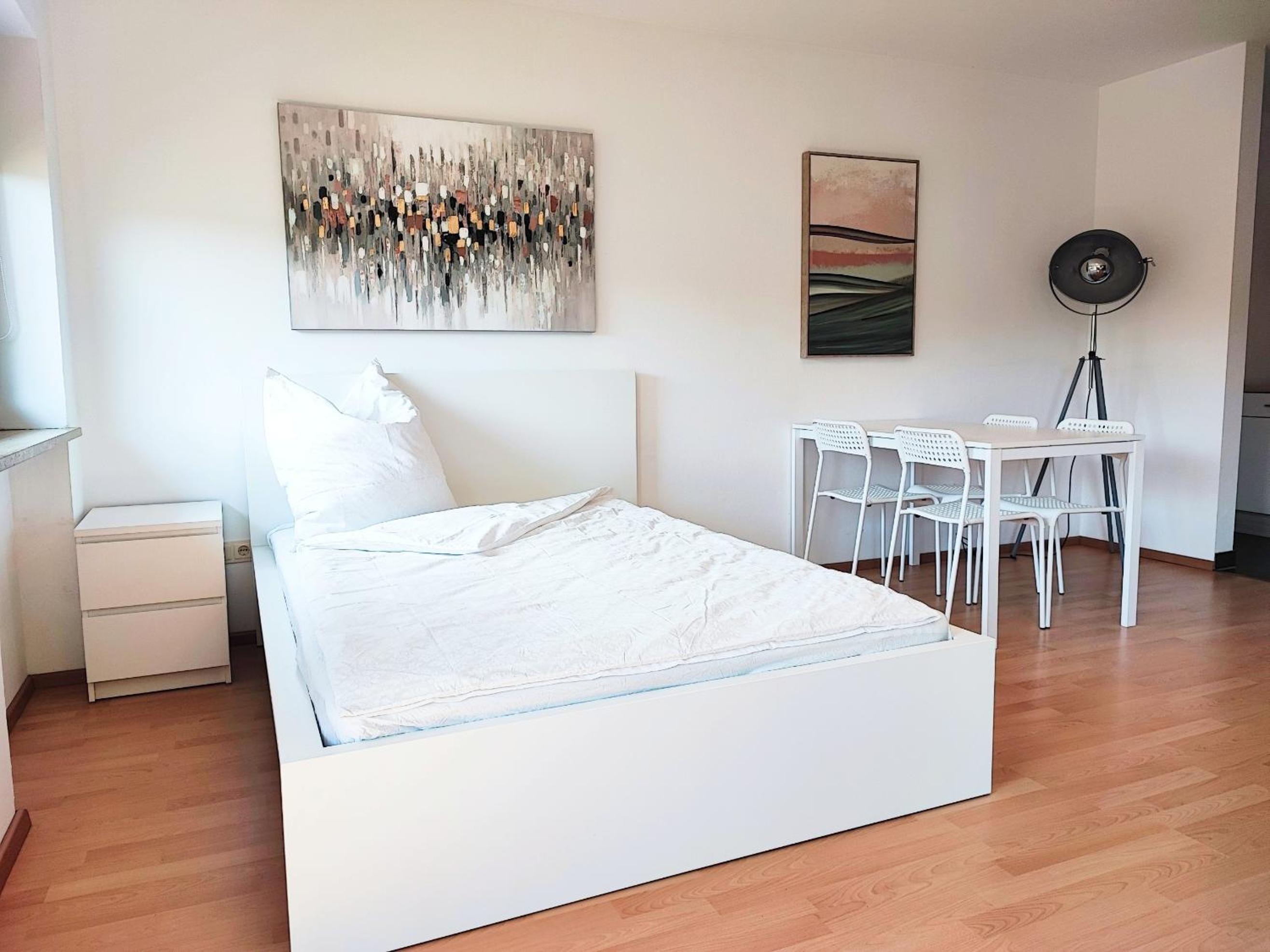 One-Bedroom Apartment photo 1