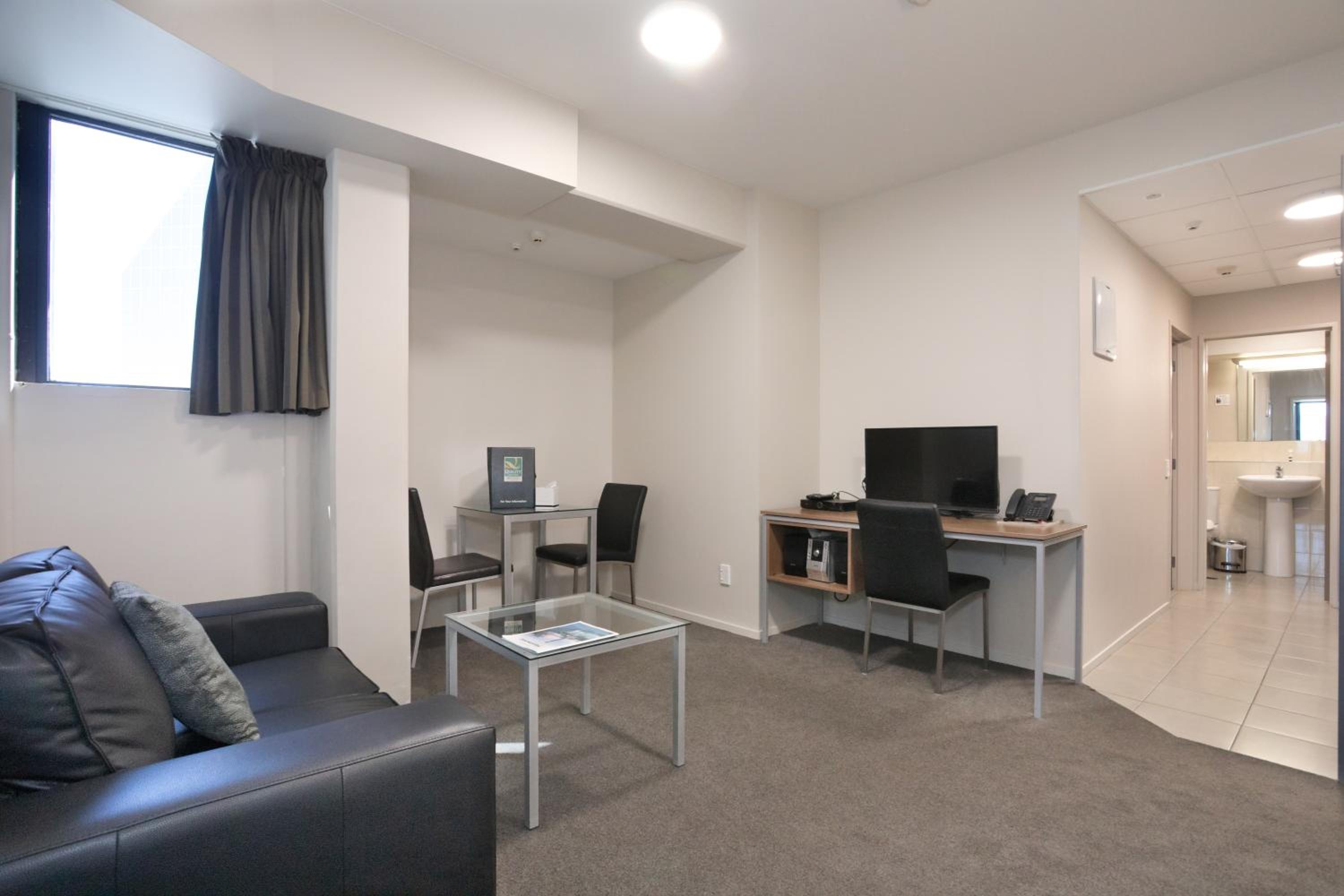 Apartment - Night Owl photo 1
