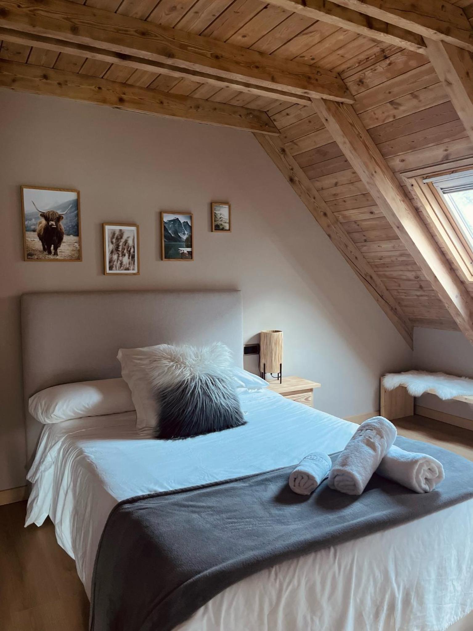 Three-Bedroom House photo 2