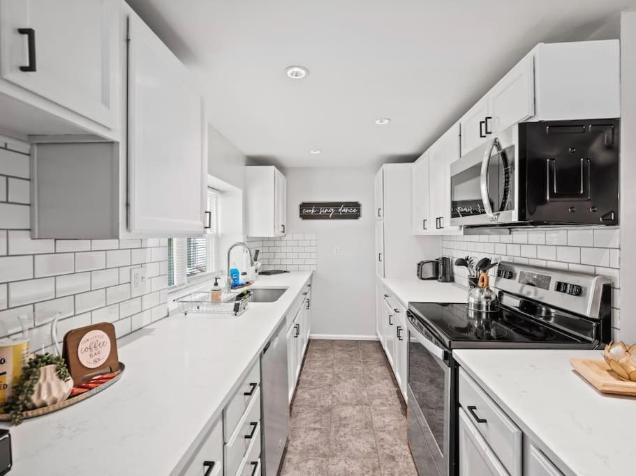 Three-Bedroom House photo 3
