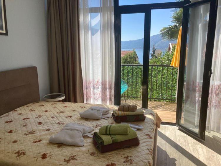 Studio Apartment with Sea View