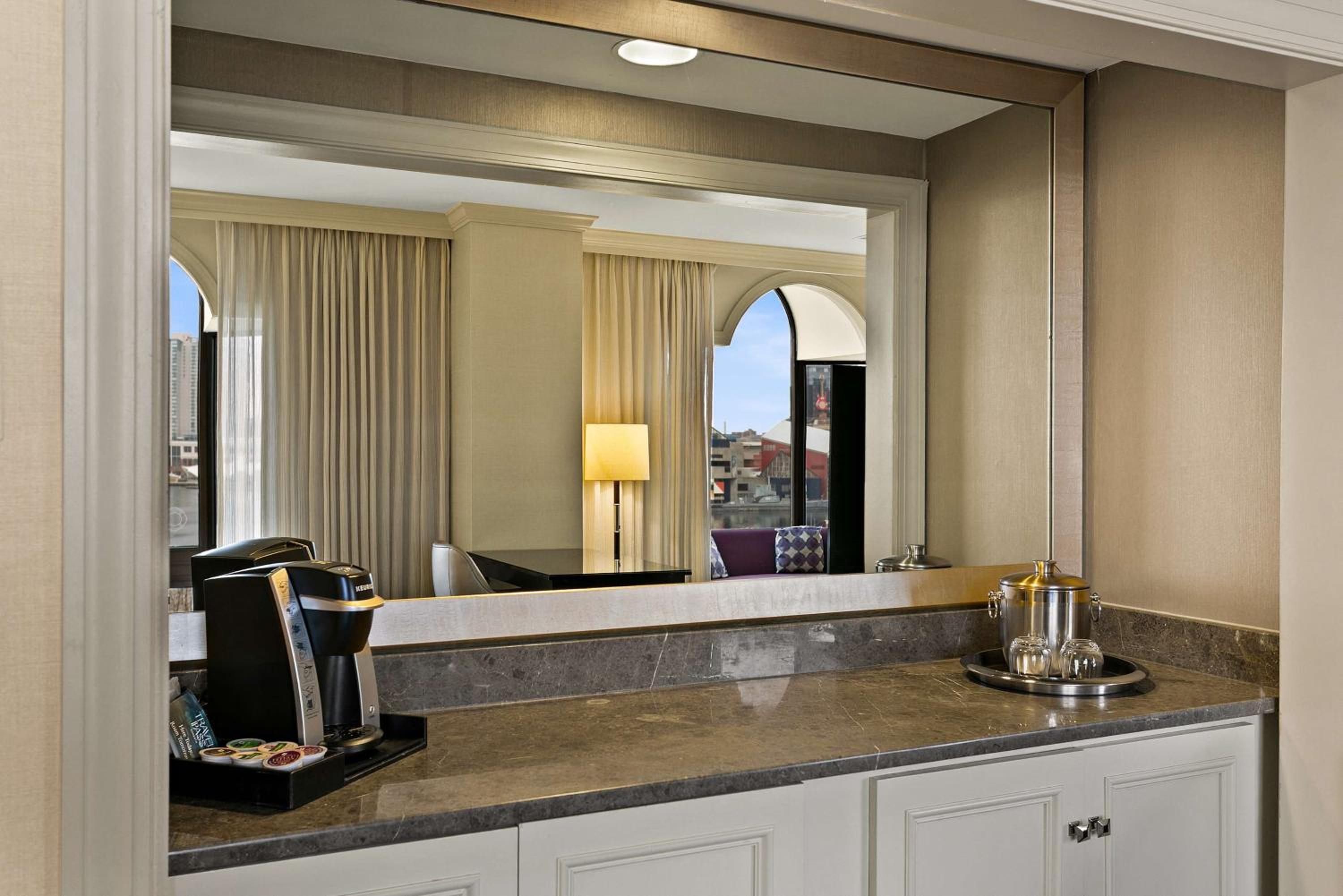 Premier Premium King Suite with Harbor View - Photo 5