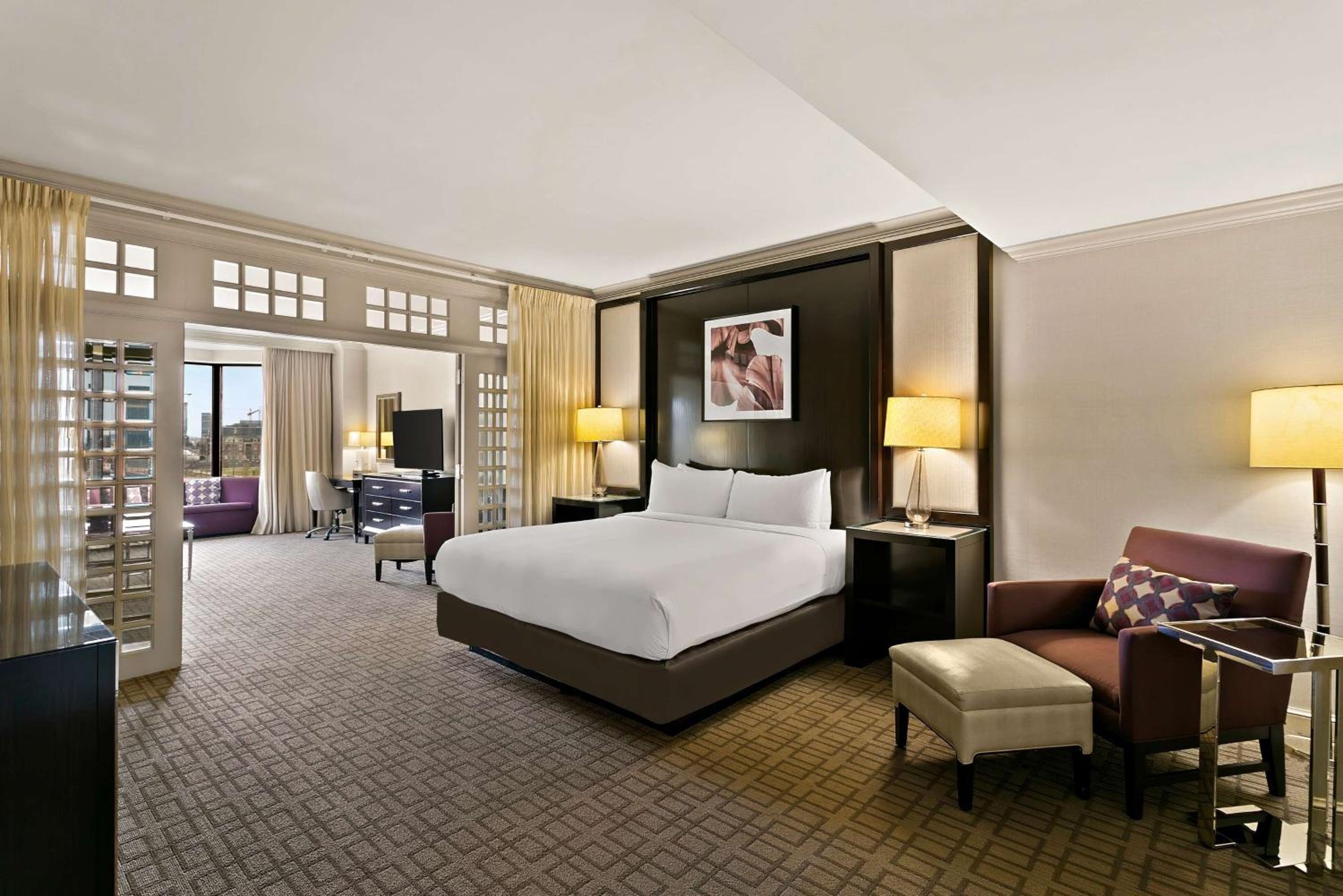 One-Bedroom Ambassador King Suite with Harbor View - Photo 1