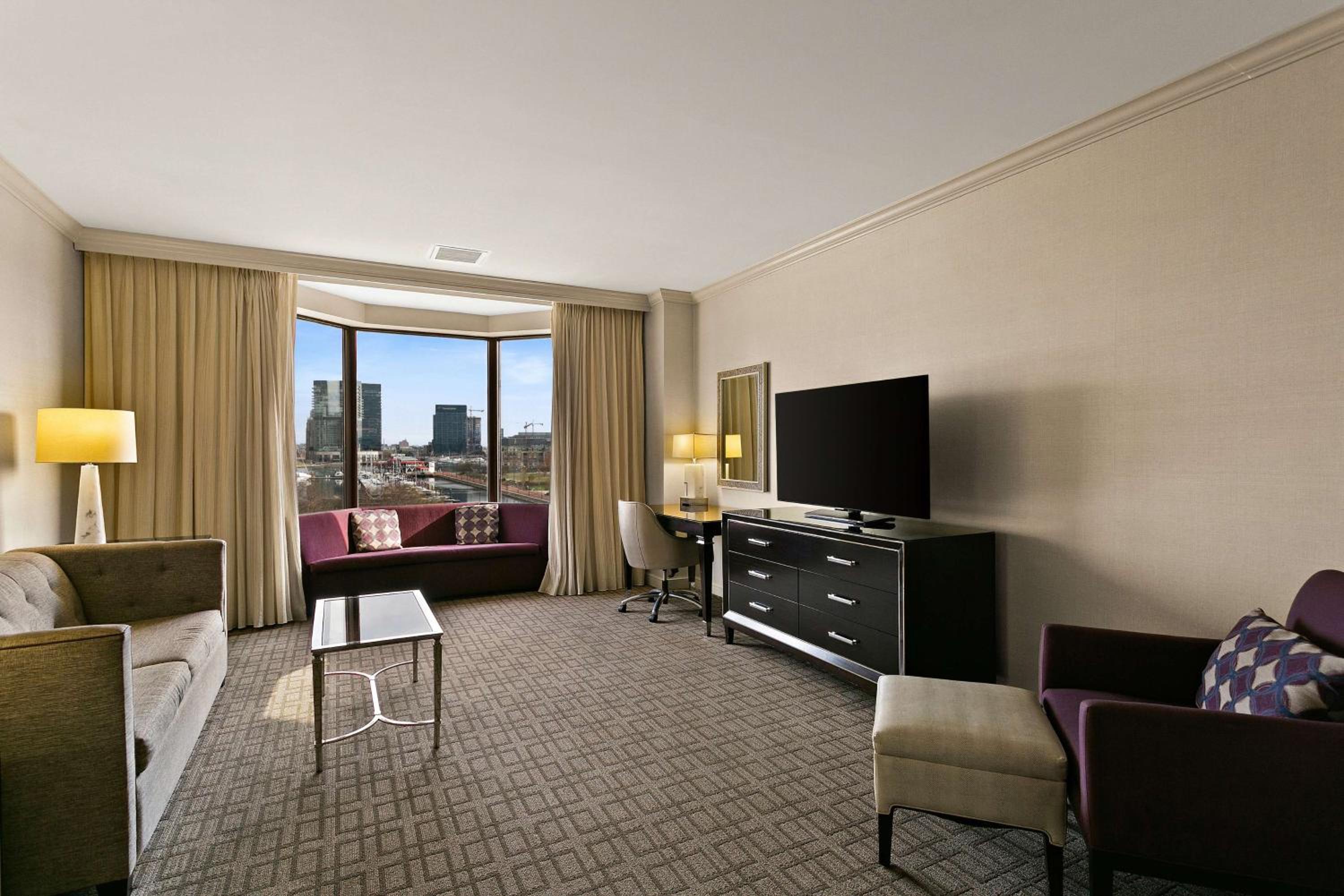 One-Bedroom Ambassador King Suite with Harbor View - Photo 6