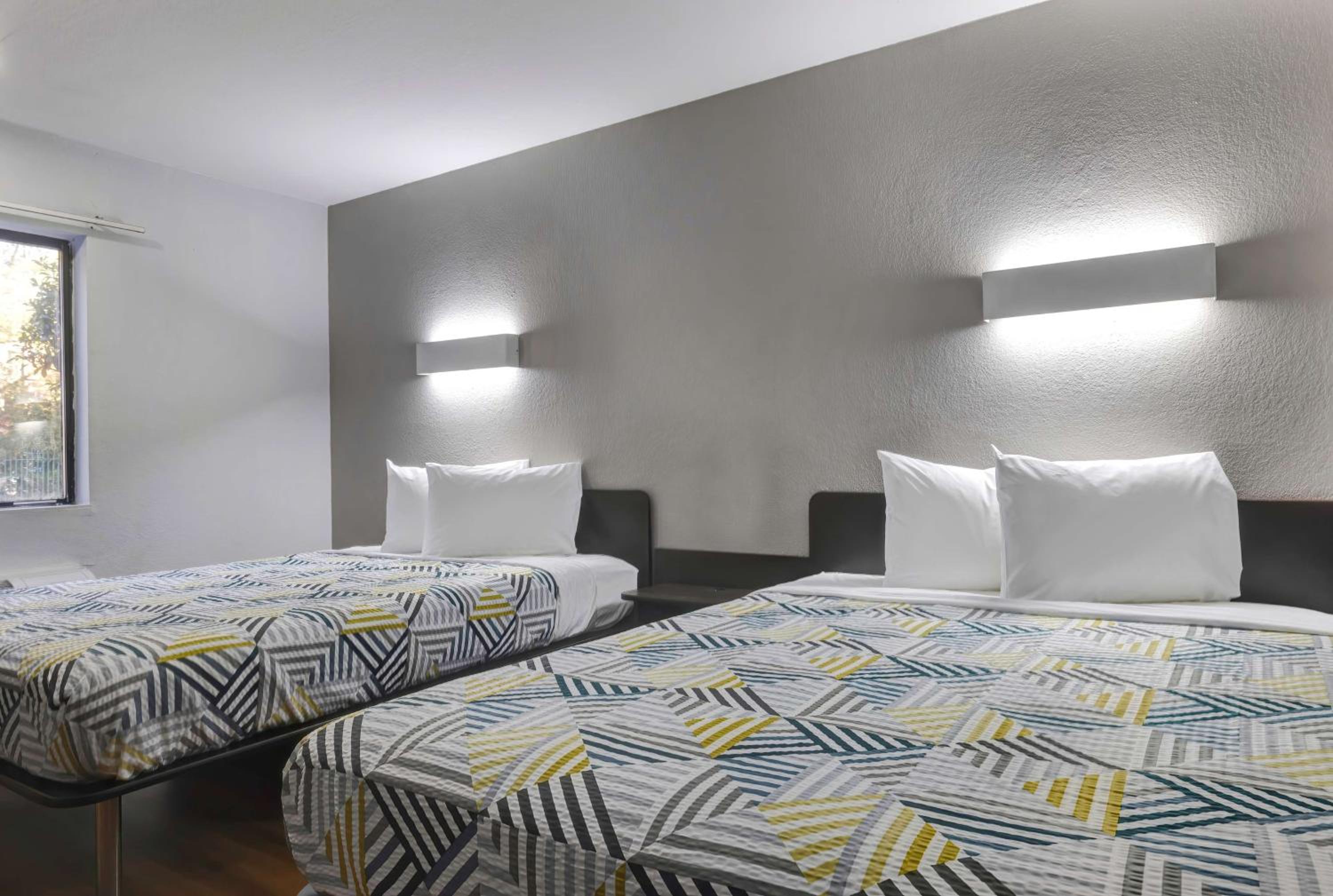 2 QUEEN BEDS | ADA ACCESSIBLE, NSMK, FRIDGE photo 2