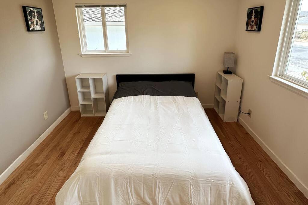 Five-Bedroom House photo 3