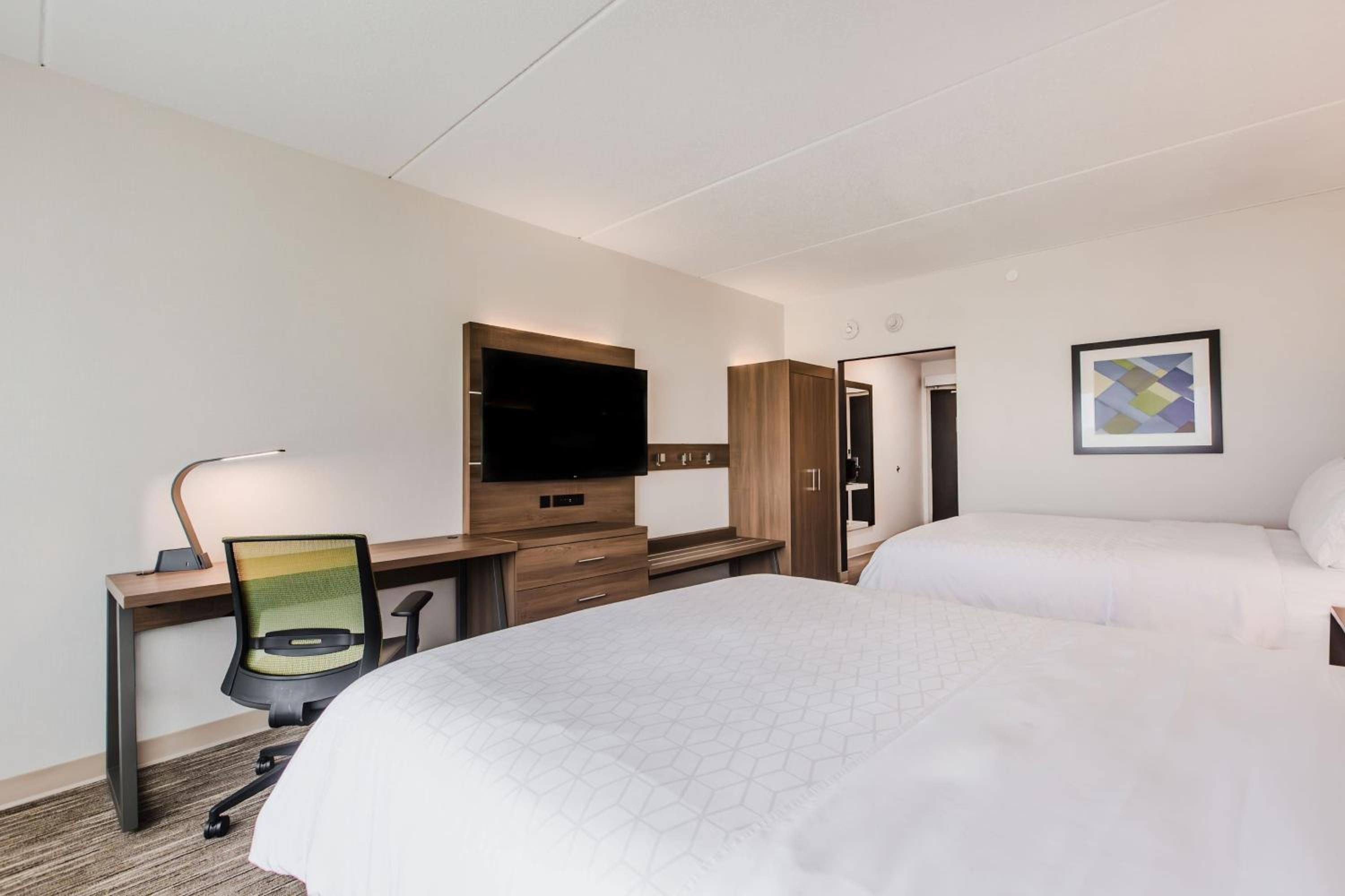 Standard Room with Two Queen Beds - Photo 1