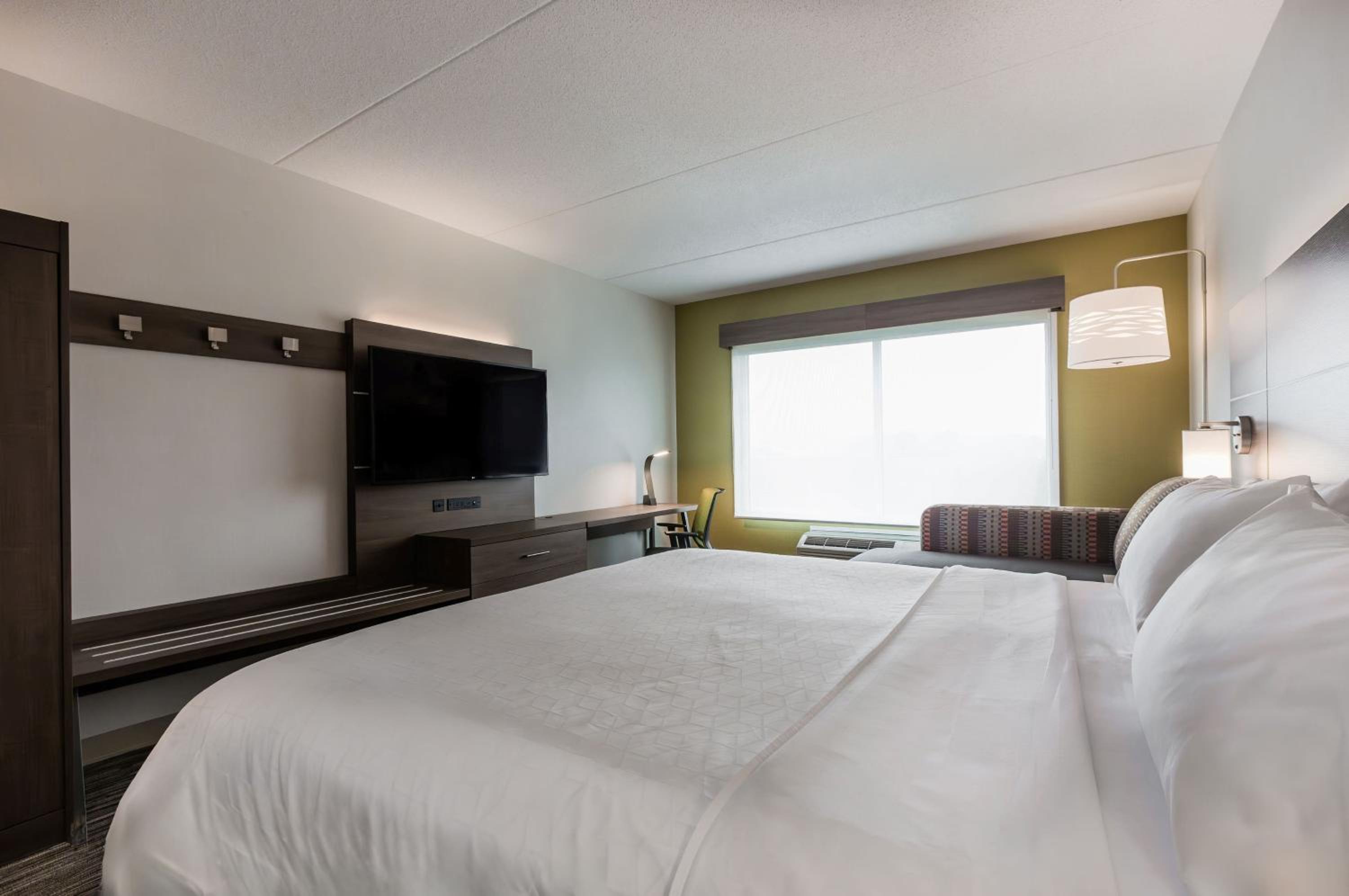 Standard King Room - Photo 5