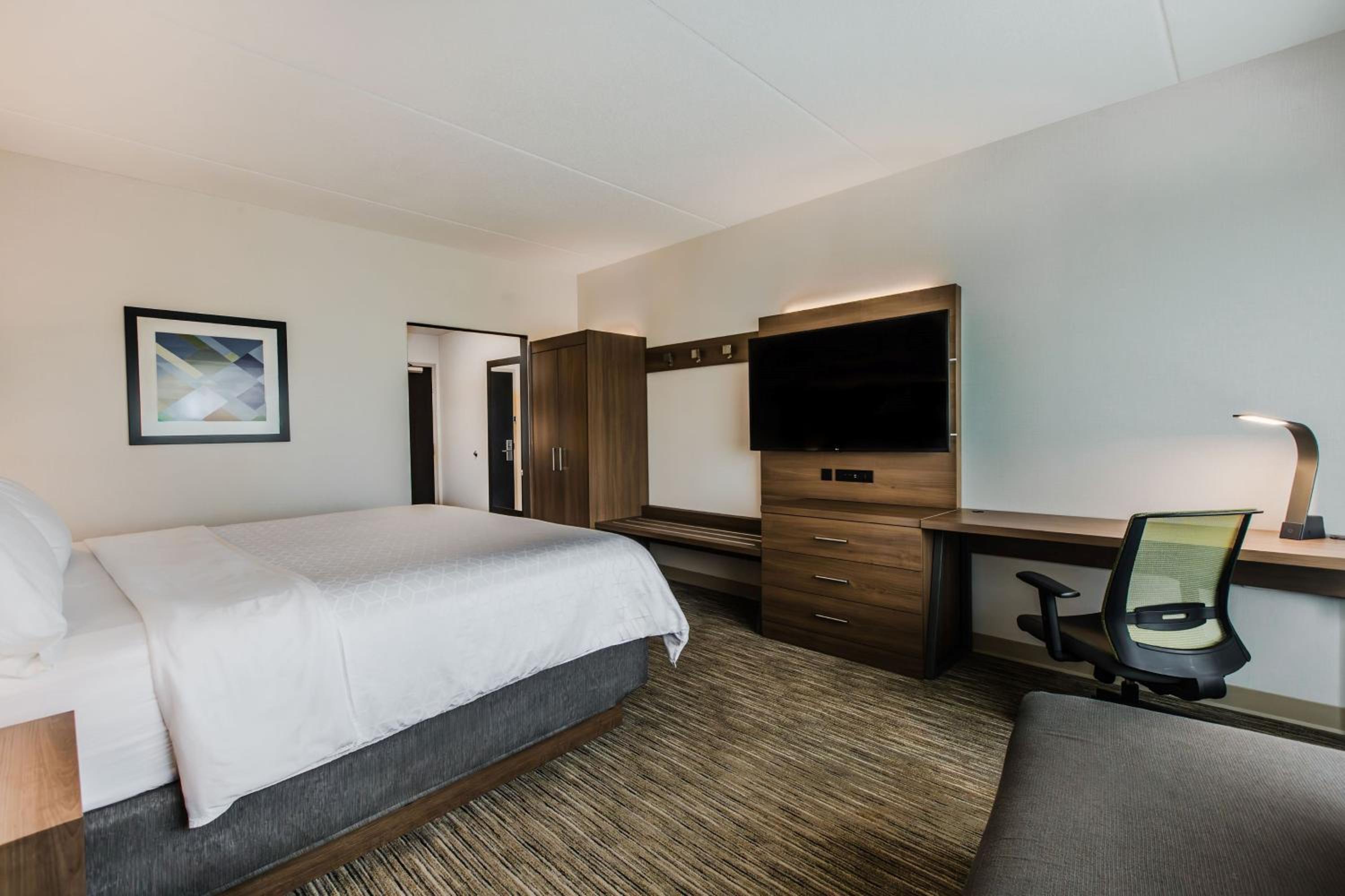 Standard King Room - Photo 6