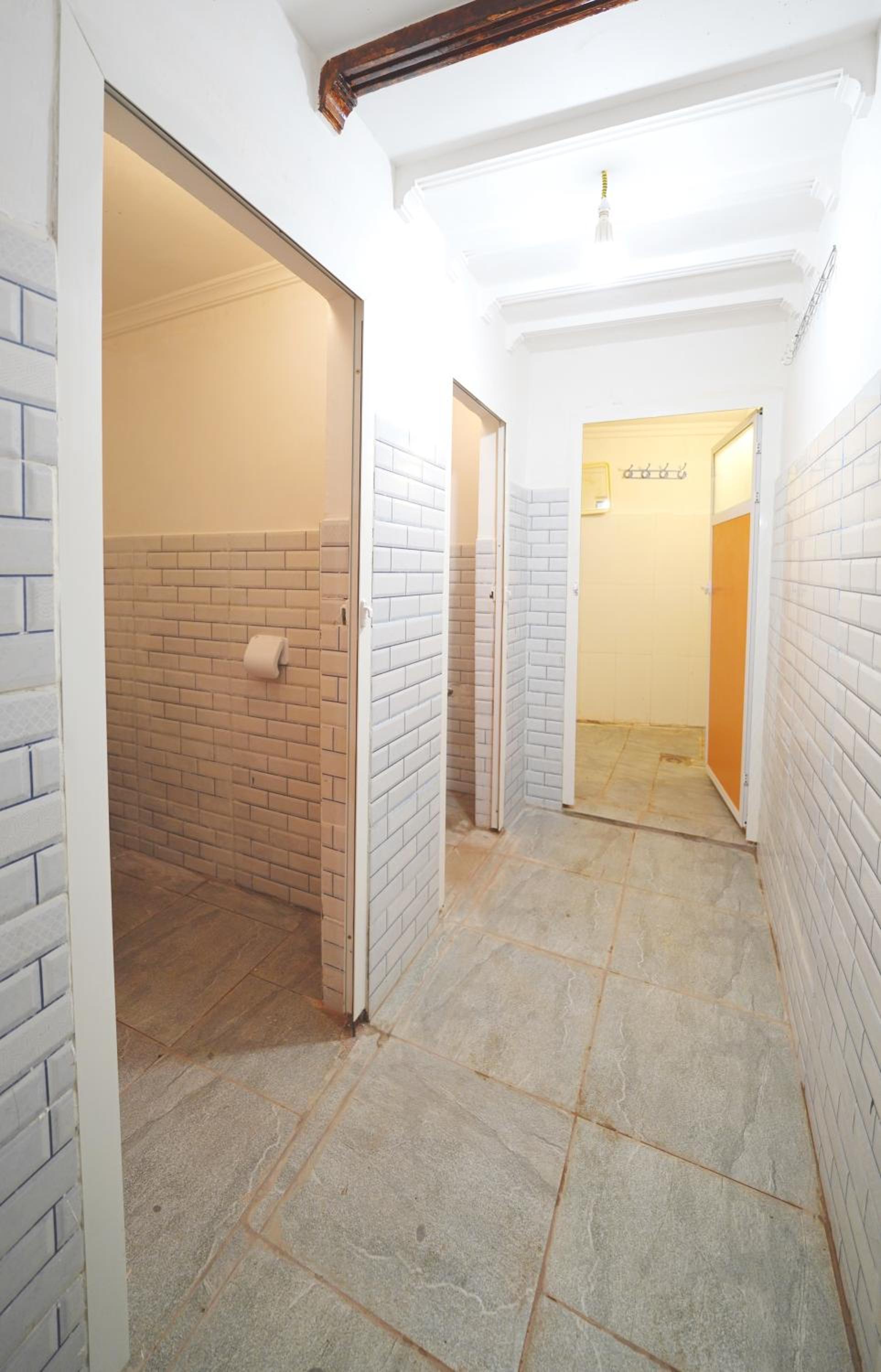 Twin Room with Shared Bathroom photo 2
