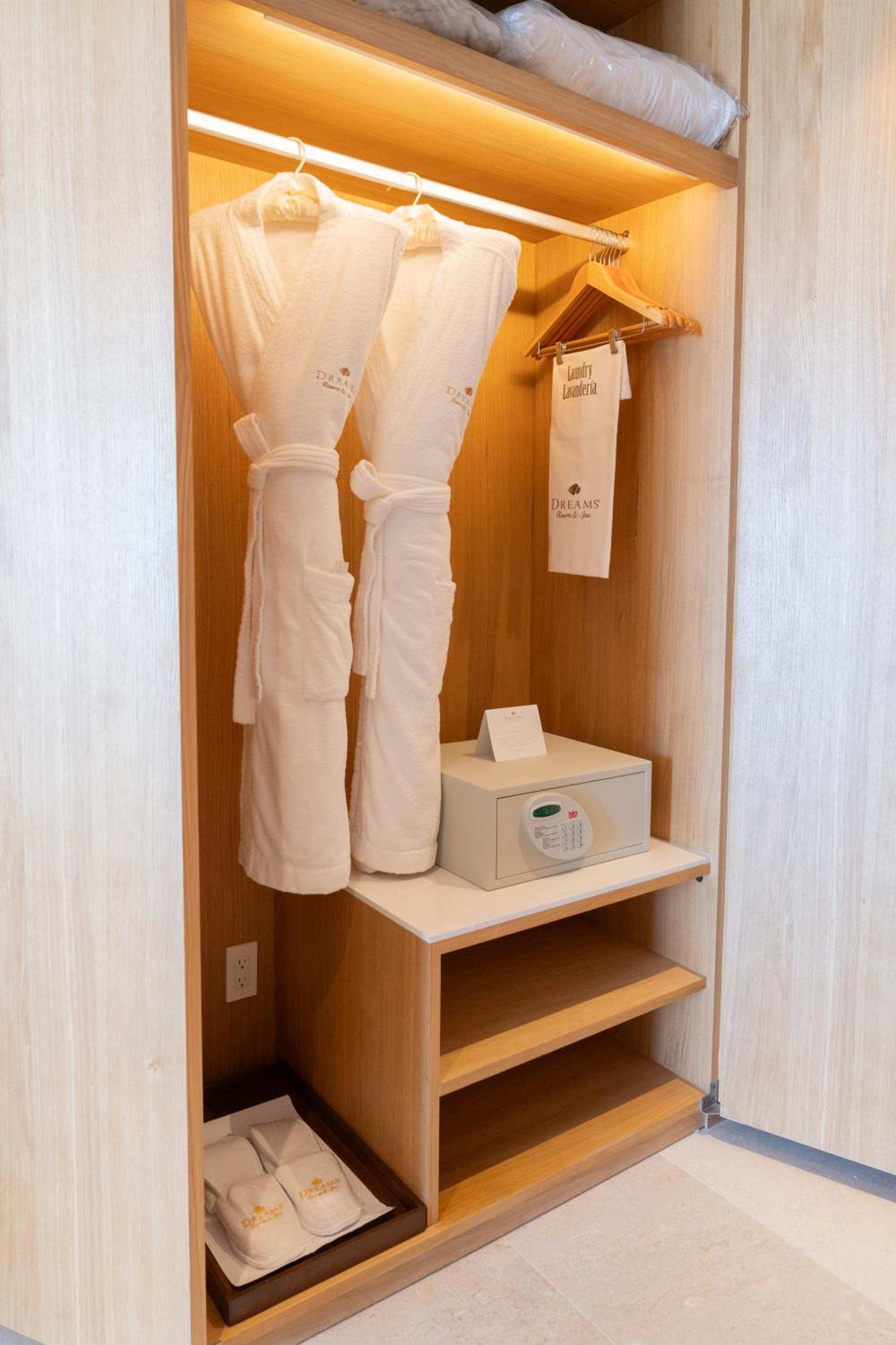 Deluxe Suite Ocean View Dbl