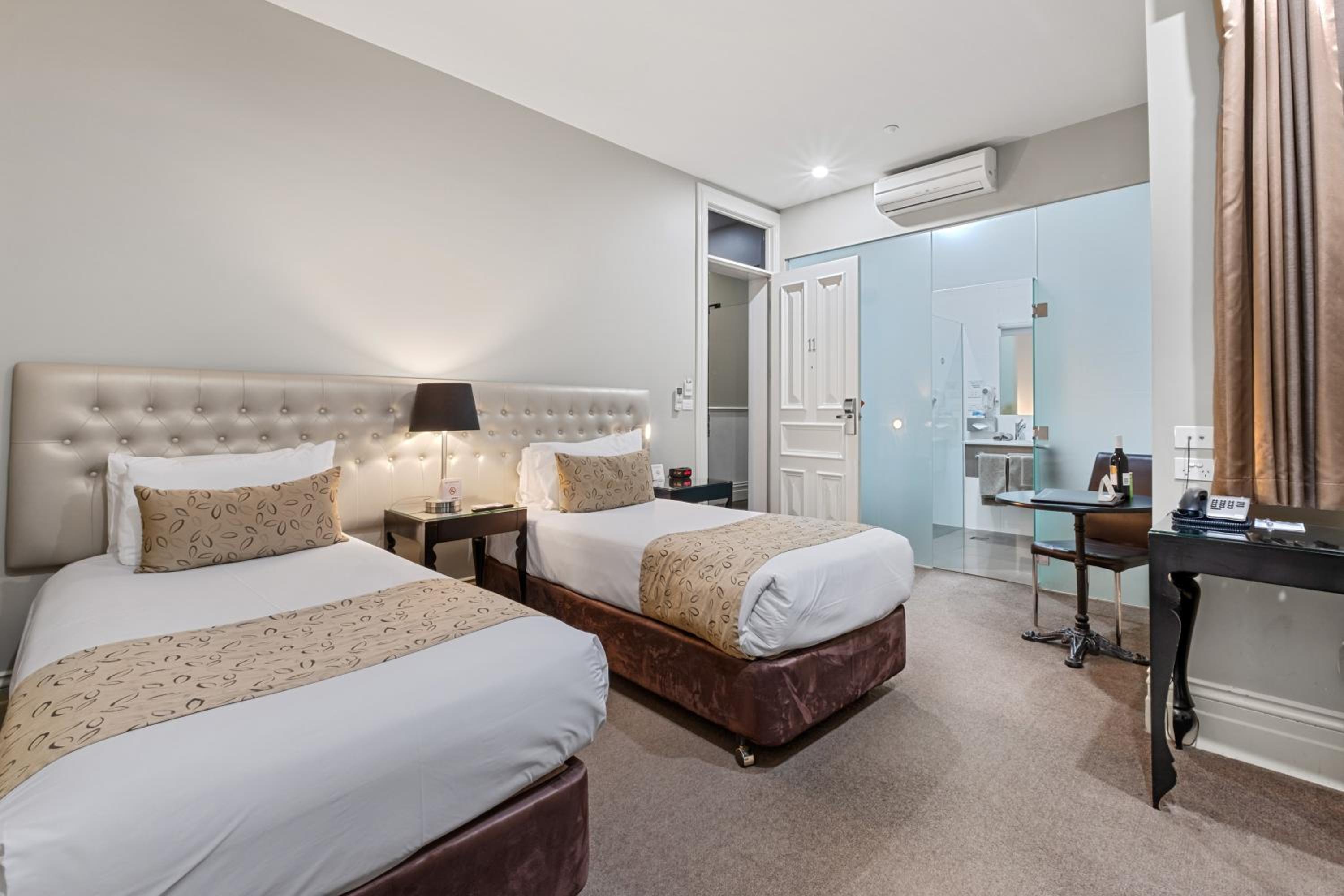 Standard Twin Room photo 2