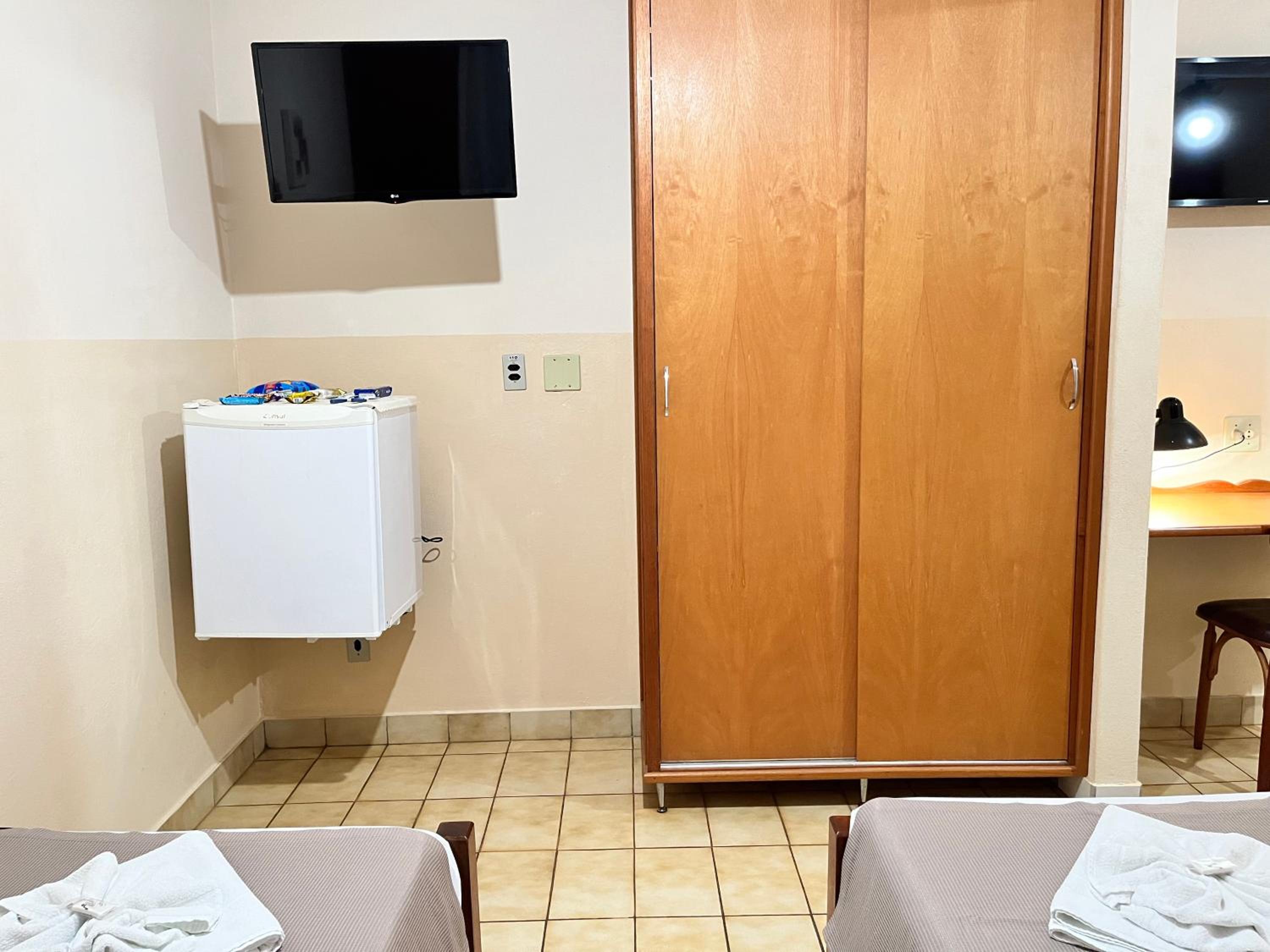 Standard Quadruple Room - Photo 8