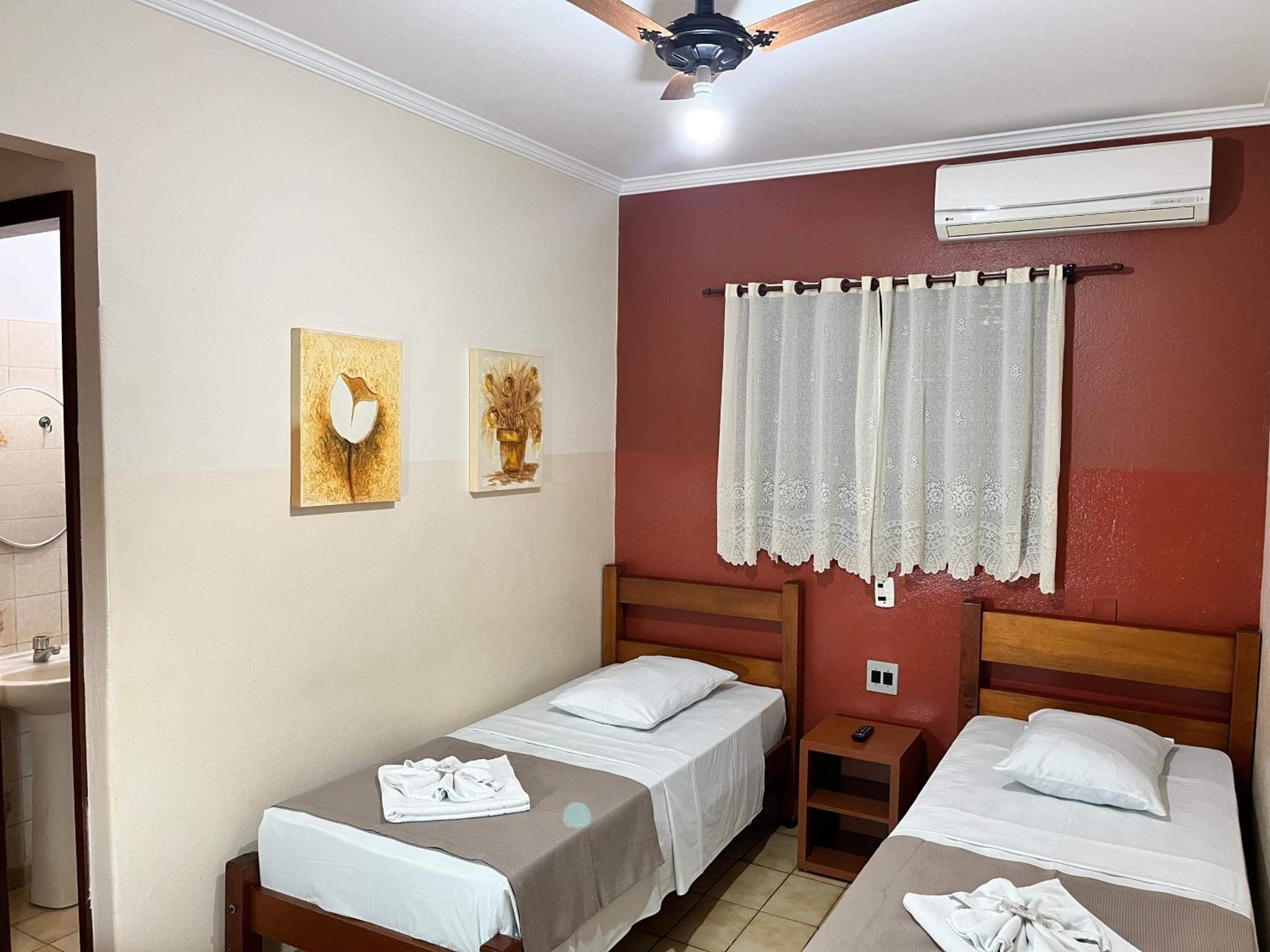 Standard Twin Room - Photo 1