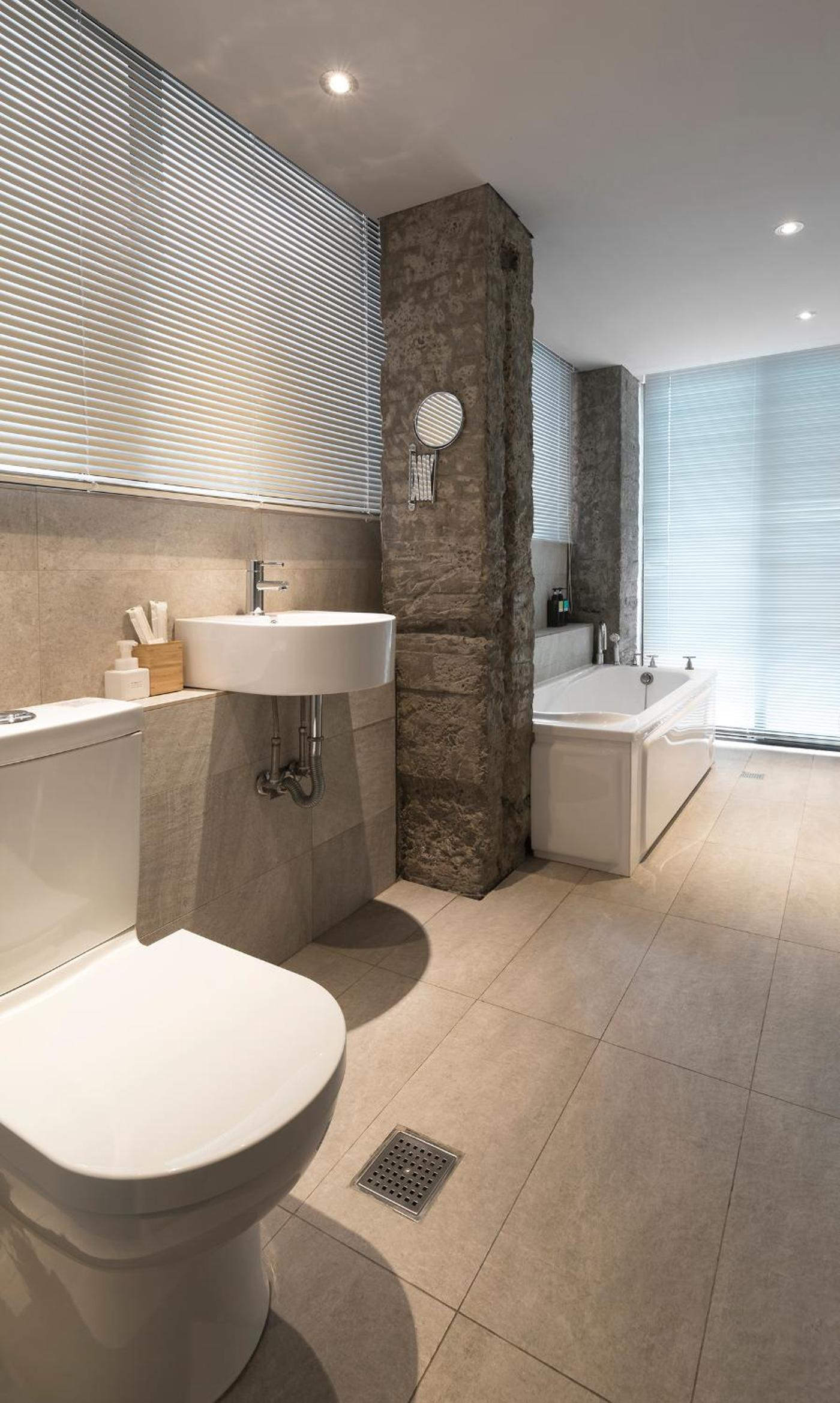 Deluxe Double Room with Bathtub photo 3