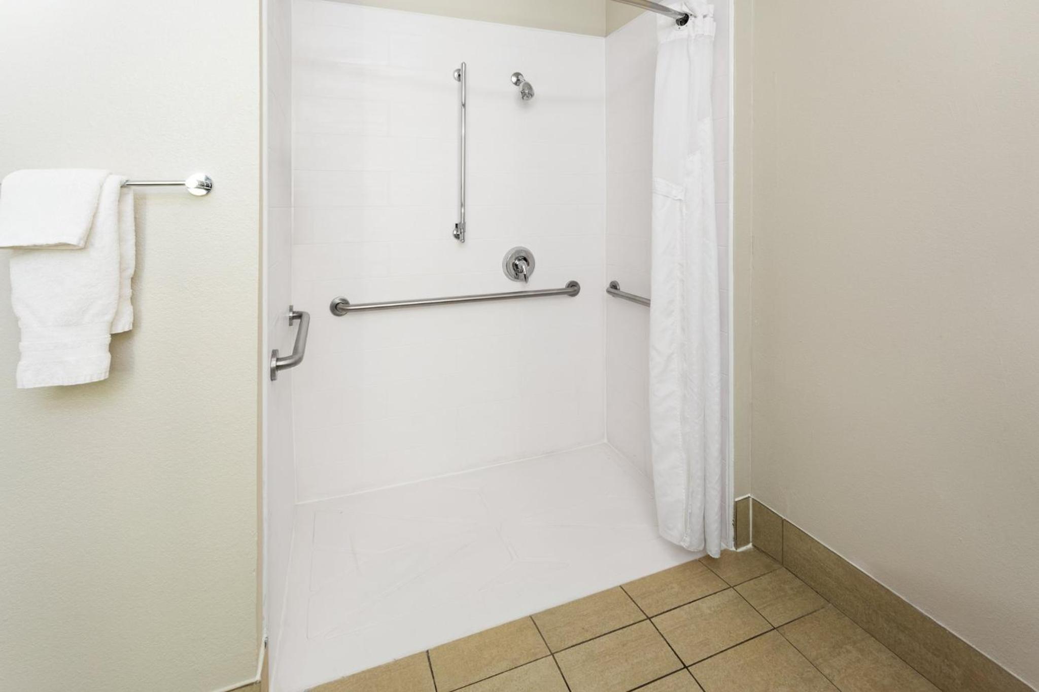 King Room - Mobility Access/Hearing Accessible - Photo 2