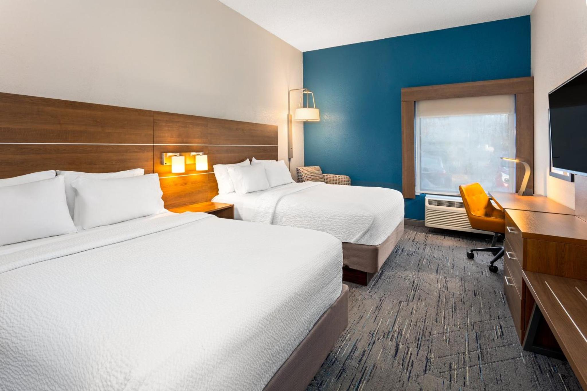 Queen Room with Two Queen Beds - Hearing Accessible/Non-Smoking - Photo 3