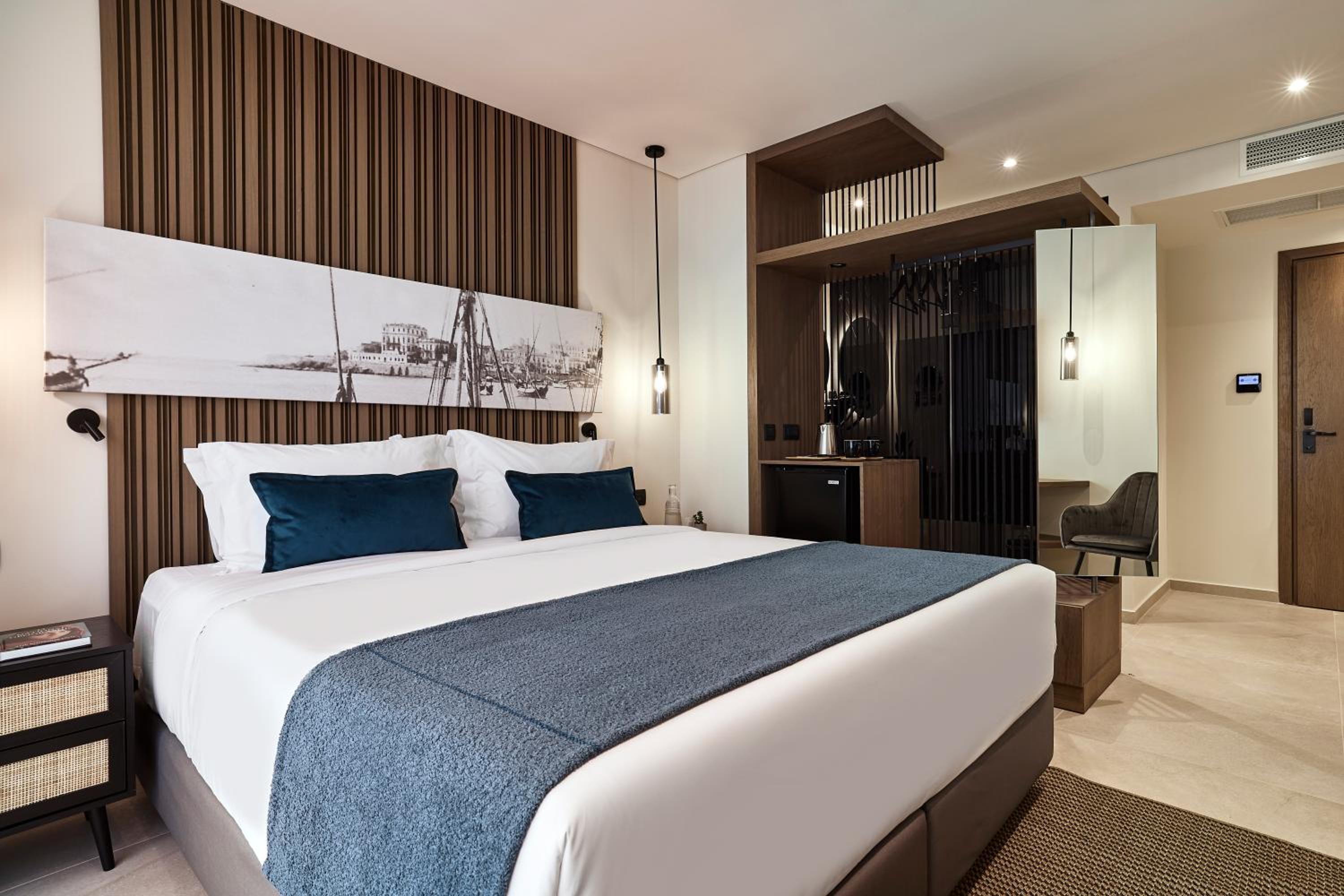 Comfort Double Room with Side City View - Photo 1