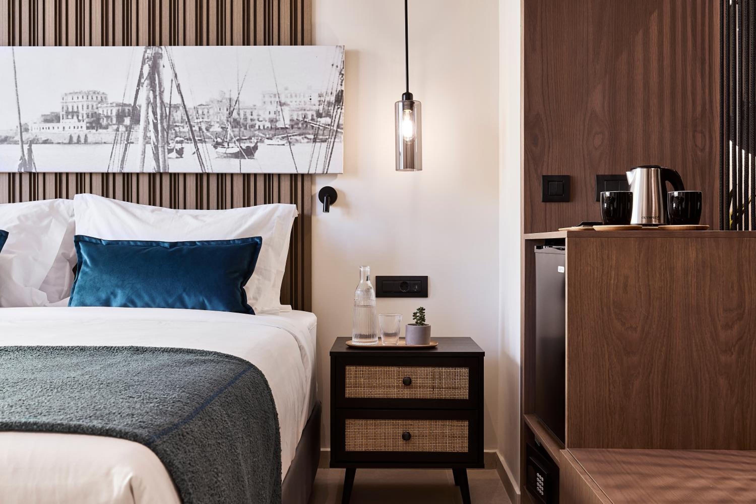 Comfort Double Room with Side City View - Photo 4