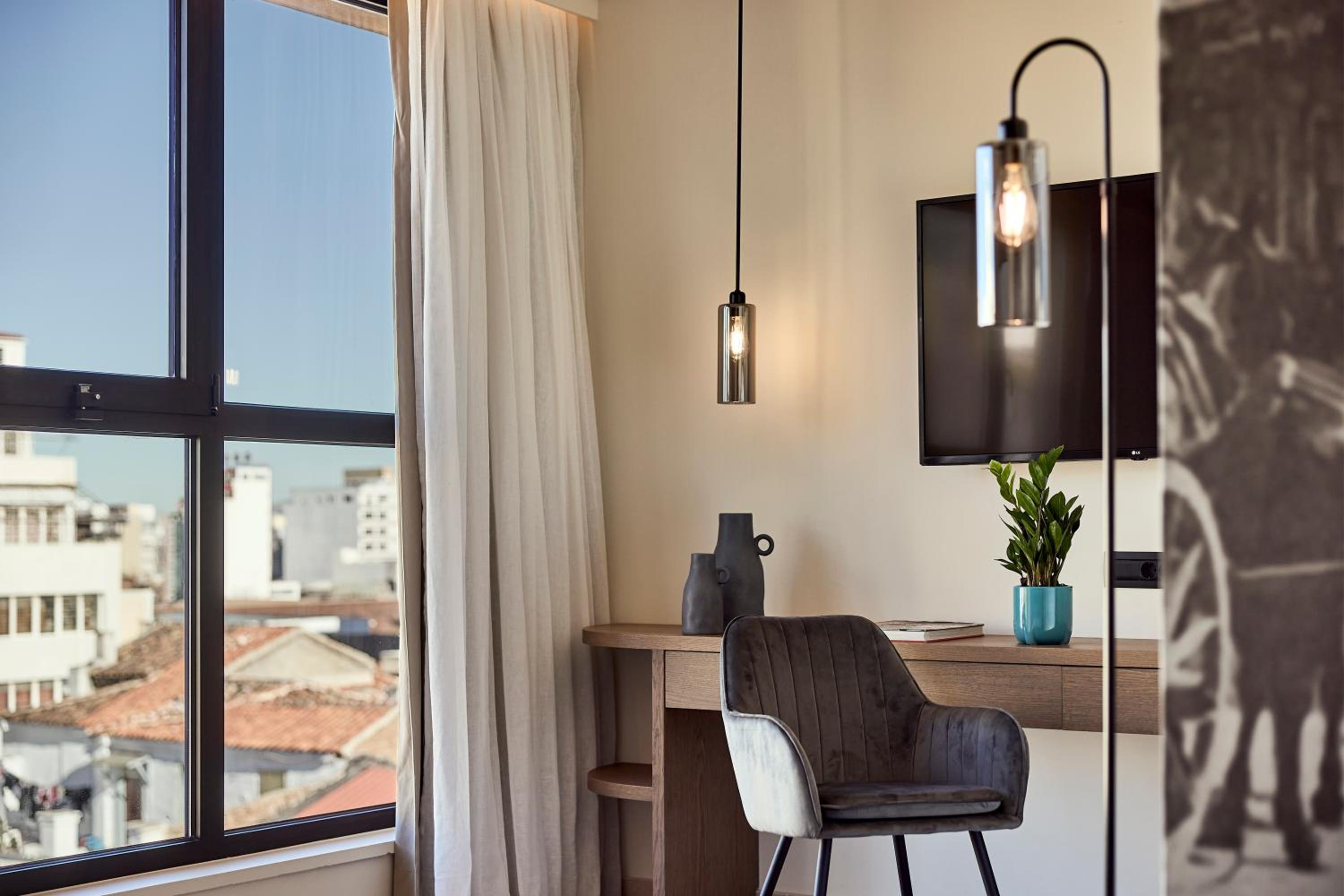 Deluxe Double Room with City View - Photo 14