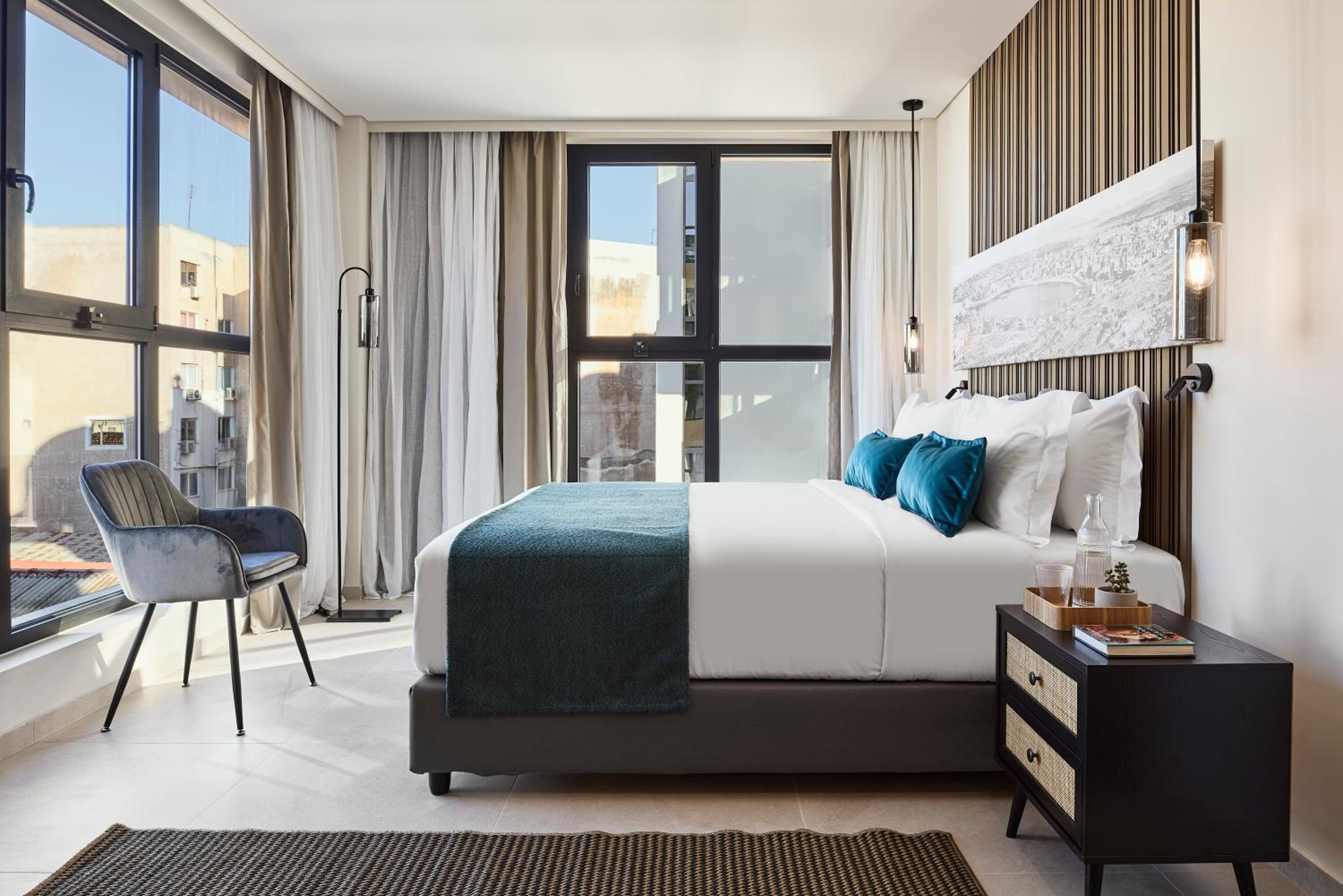 Luxury Double Room with City View - Photo 5