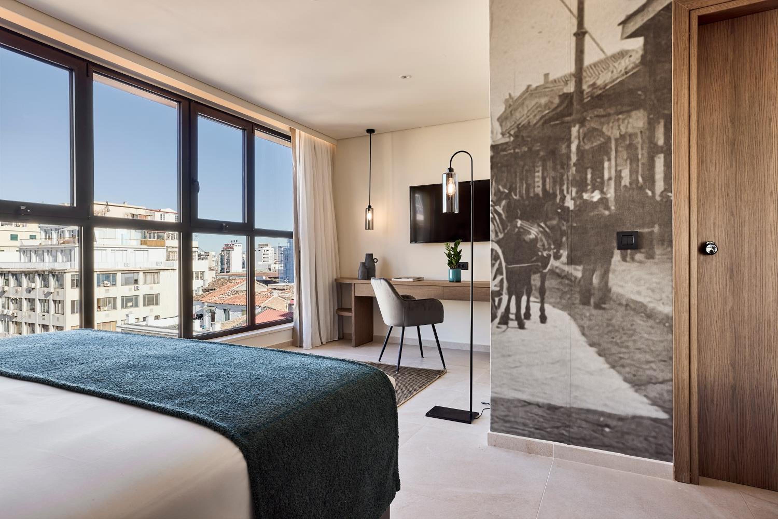 Deluxe Double Room with City View - Photo 3