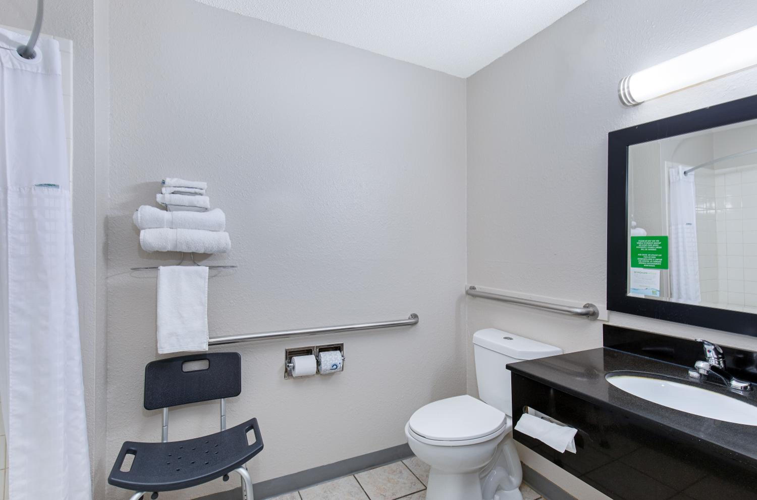 Queen Room - Disability Access/Non-Smoking - Photo 3