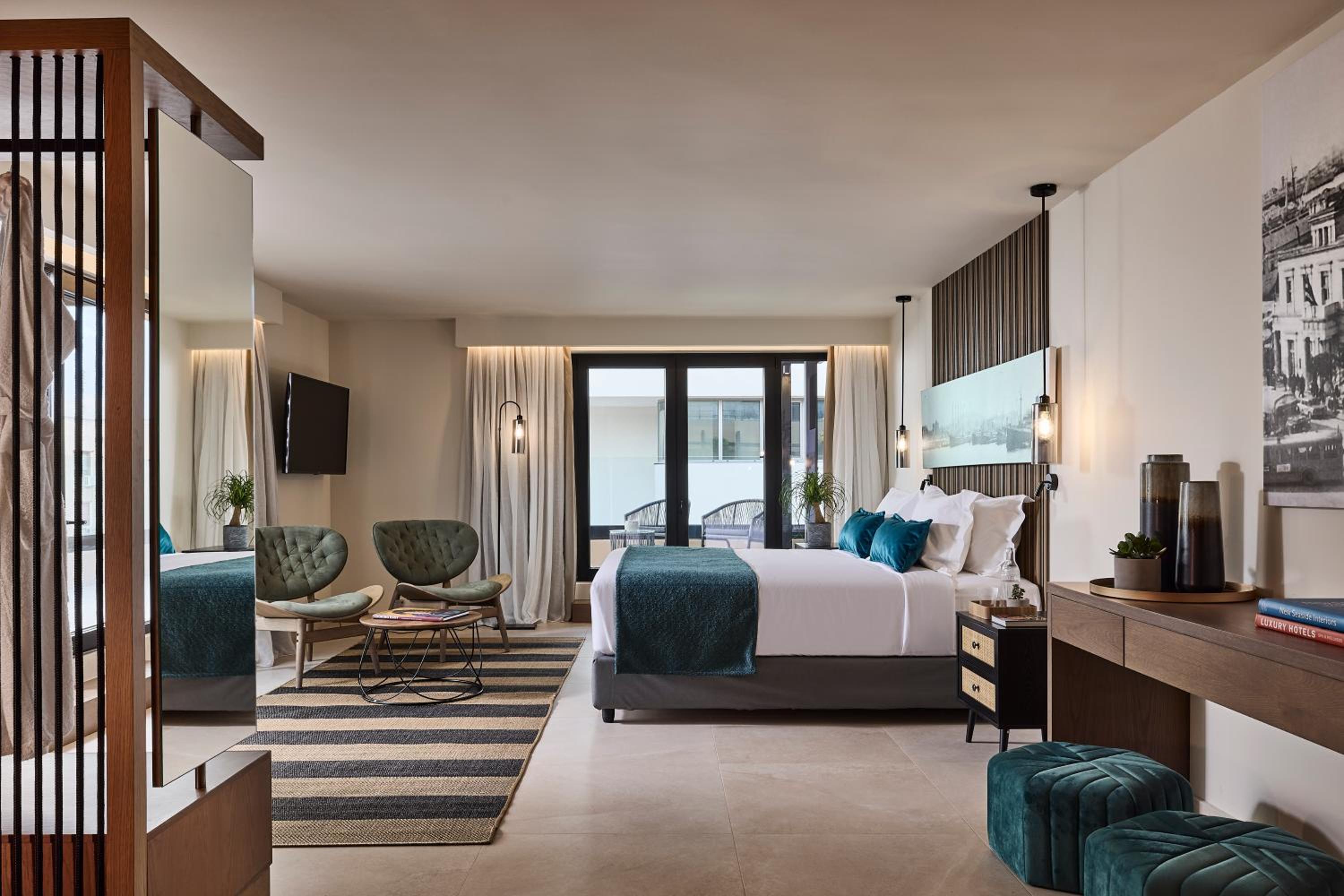 Executive Suite with Terrace and City View - Photo 1