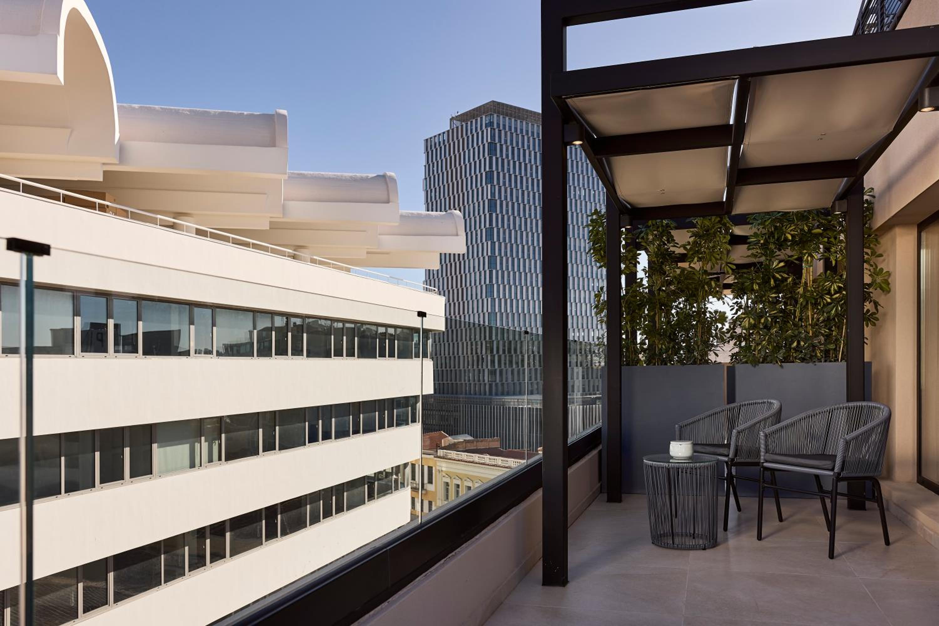 Executive Suite with Terrace and City View - Photo 10