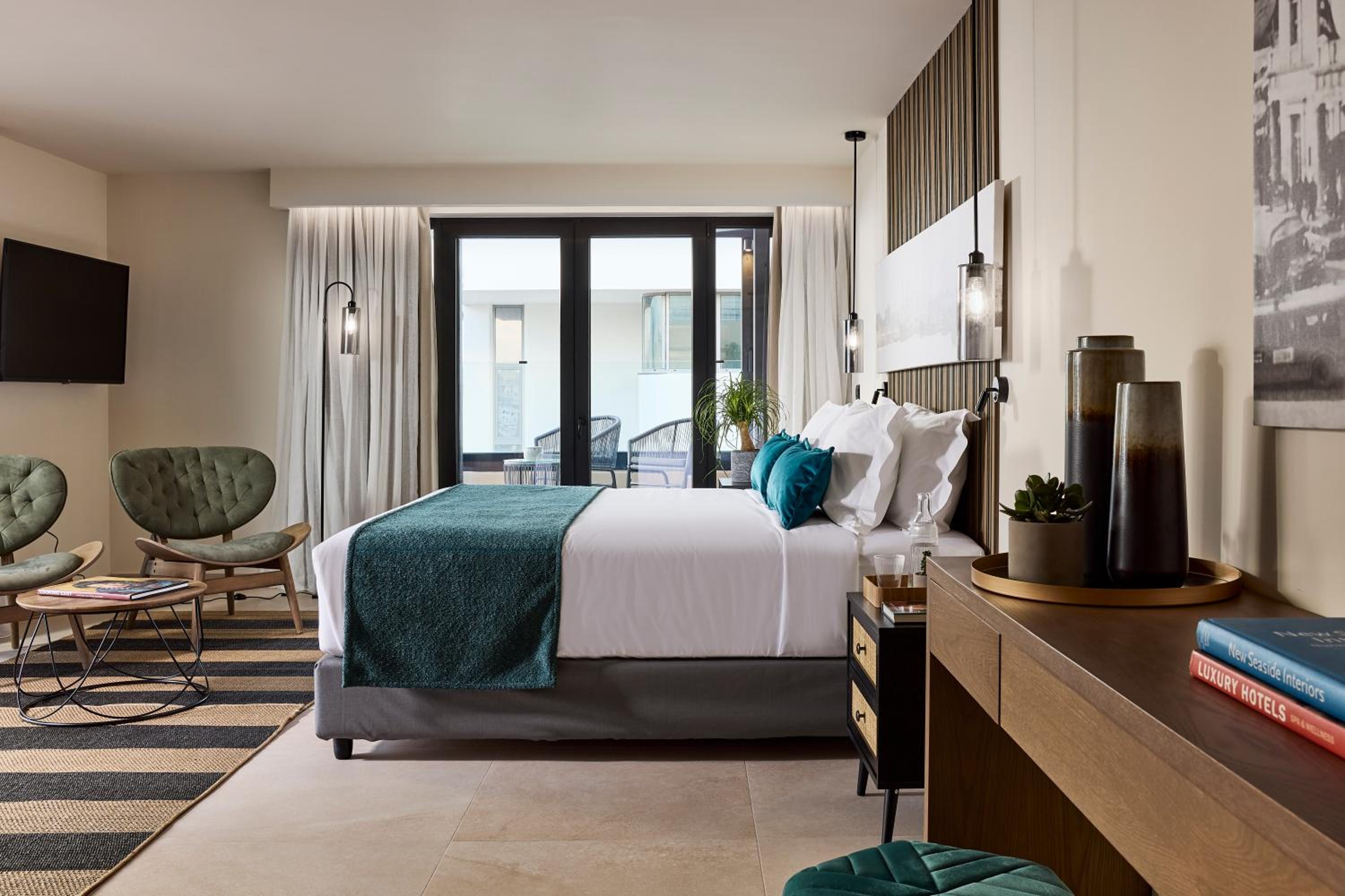 Executive Suite with Terrace and City View - Photo 23